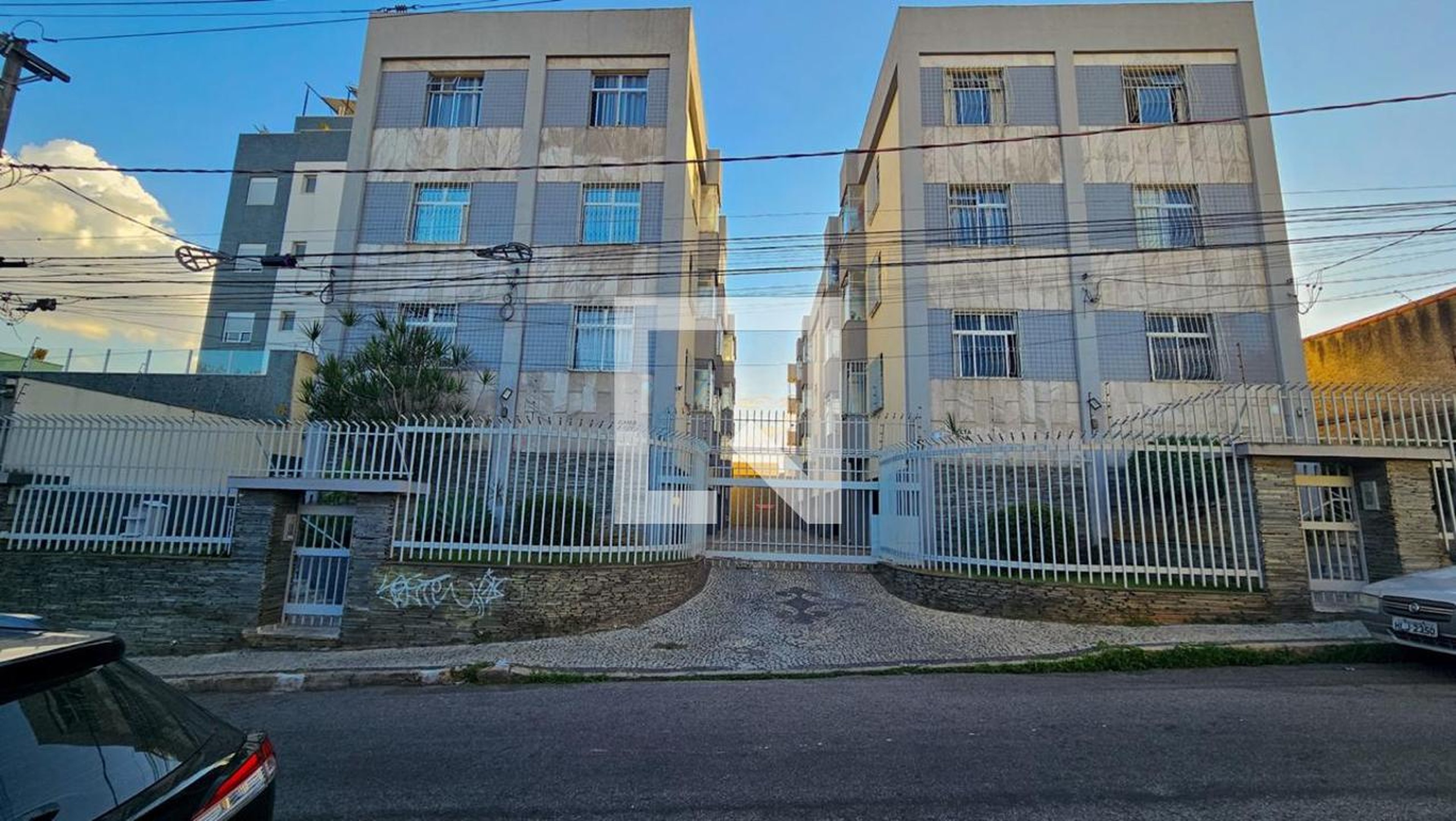 Fachada Condomínio em Rua Francisco Bicalho, 127