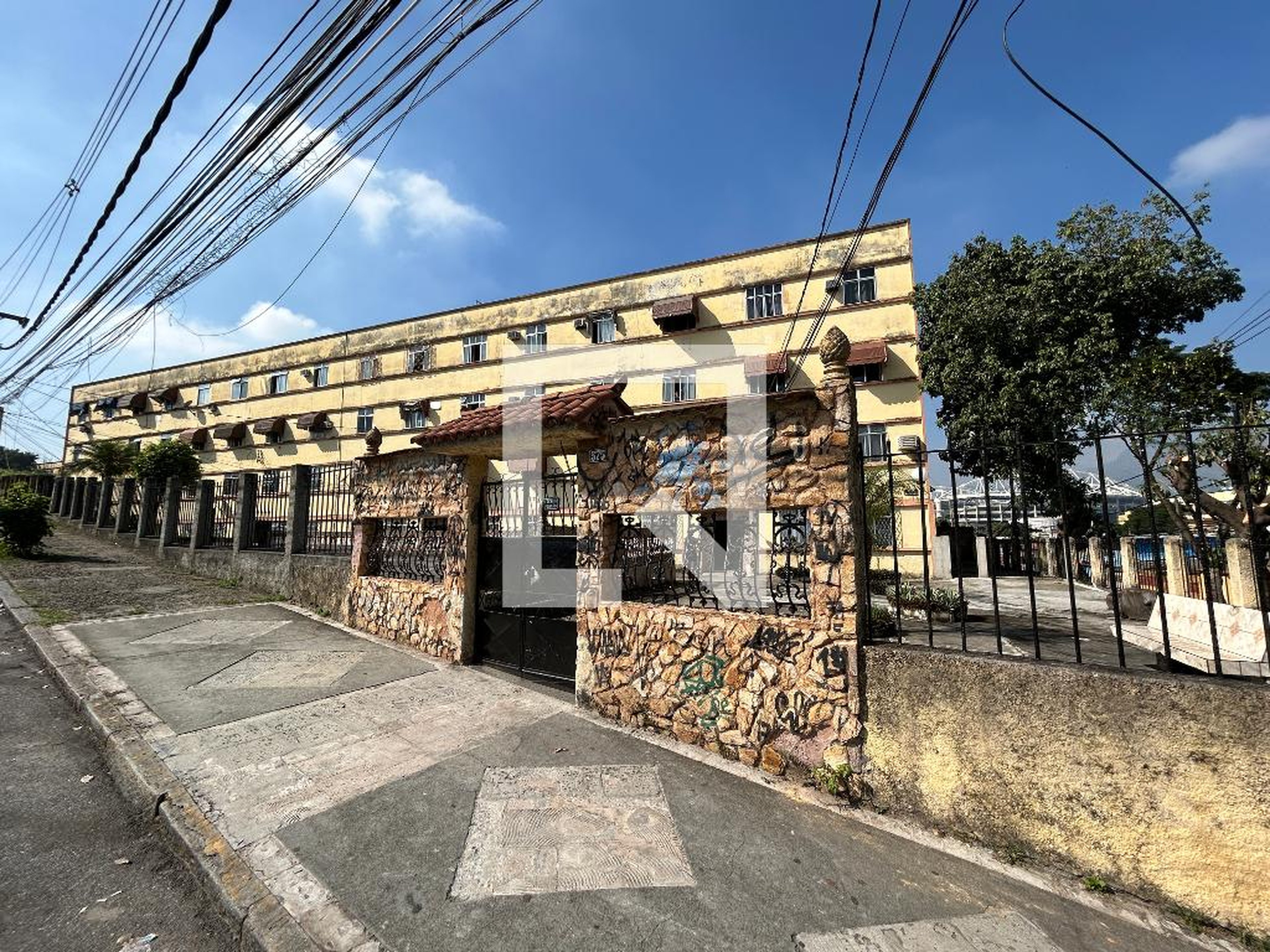 Fachada Condomínio em Rua Mario Carpenter, 575