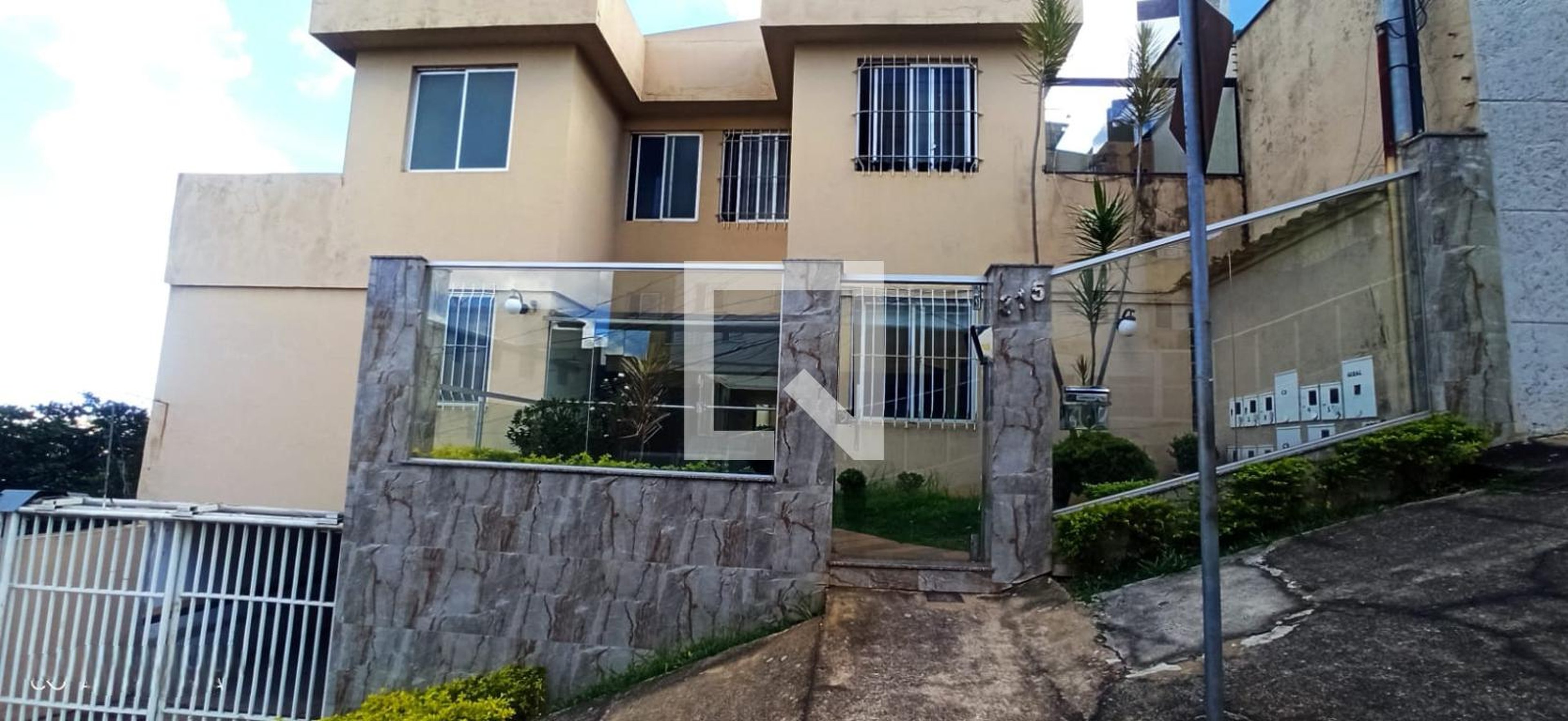 Fachada Condomínio em Rua Professor Duque, 315