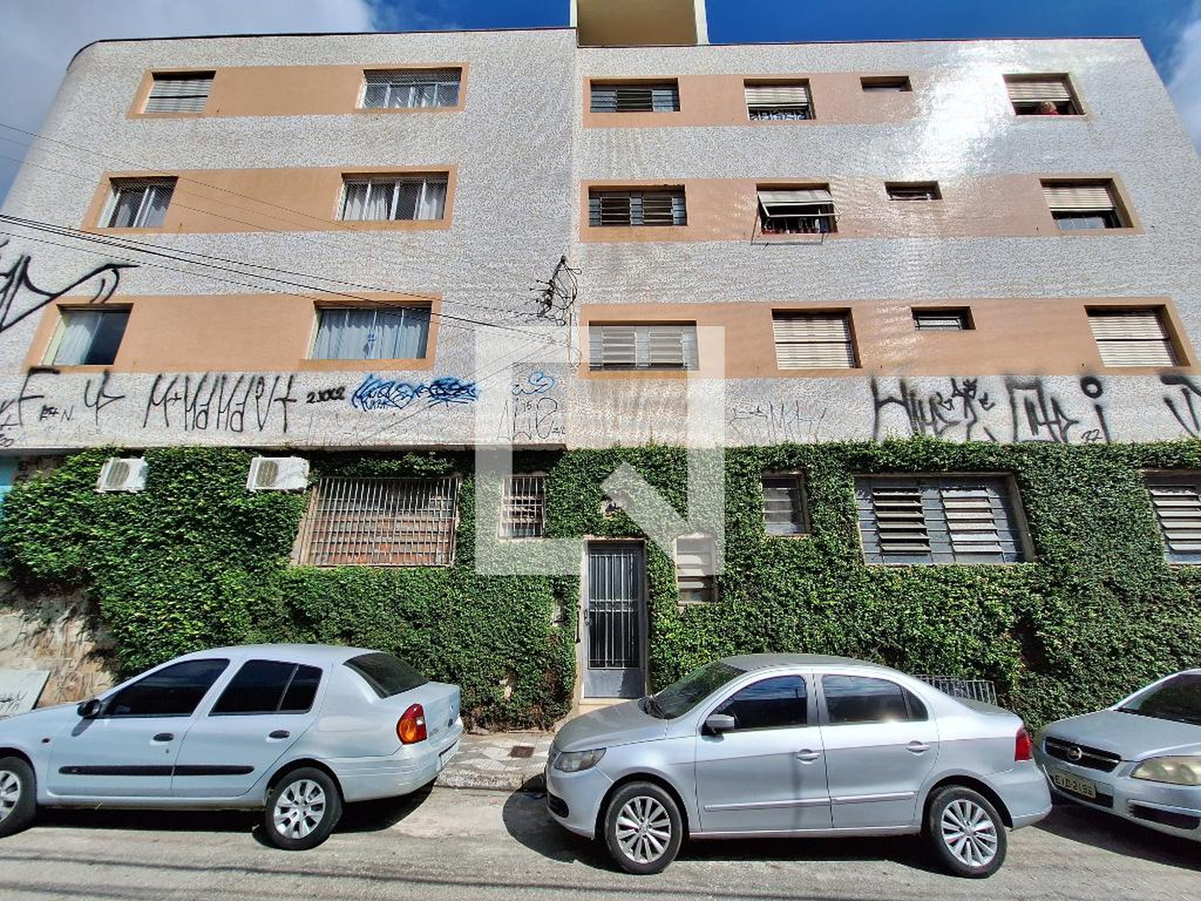 Fachada Condomínio em Rua Júlio Rodrigues Mendes, 23