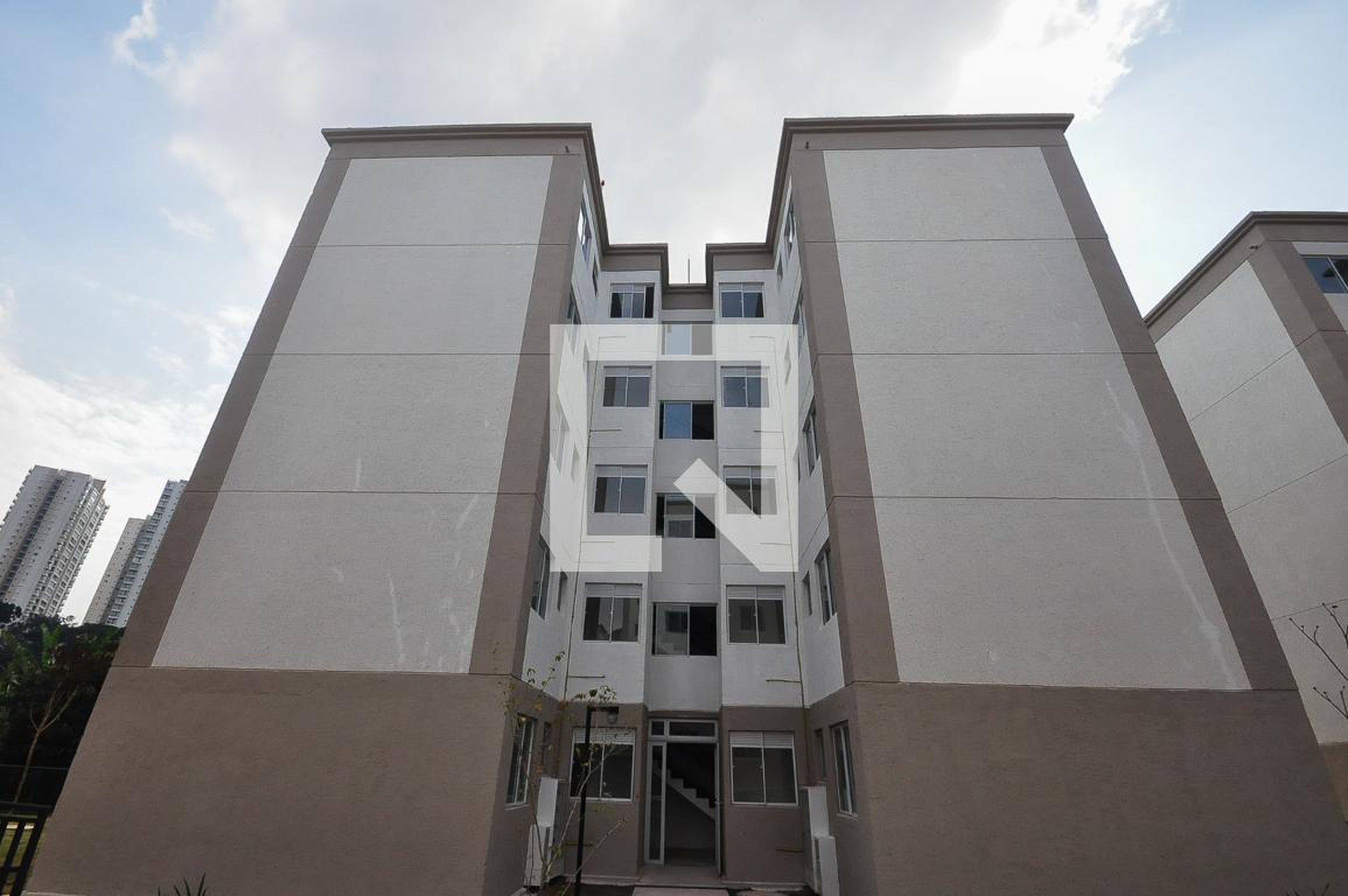 Fachada Condomínio em Rua João Moreira Salles, 100