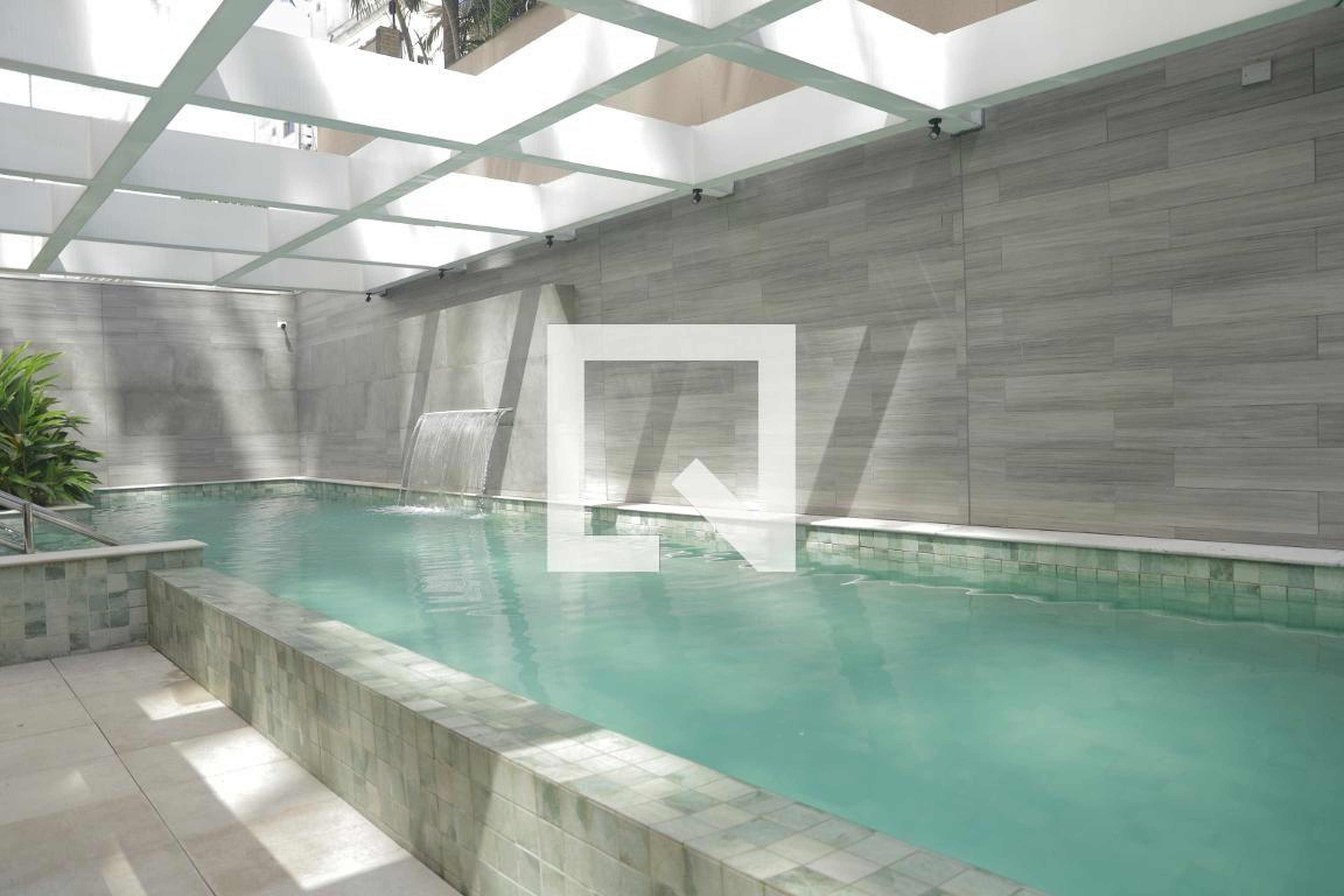 Piscina - Contemporâneo Saúde