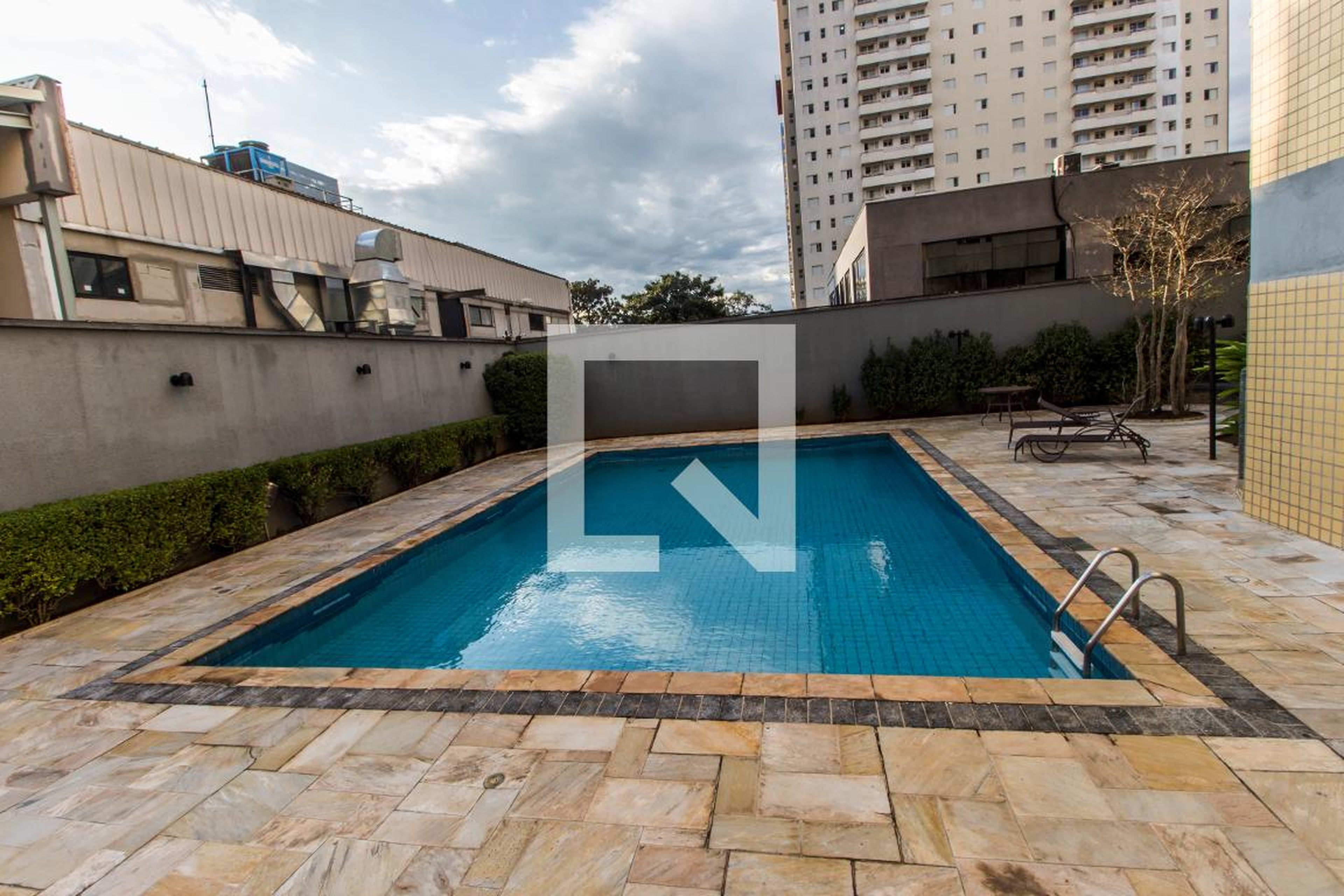 Piscina - Alpha Towers