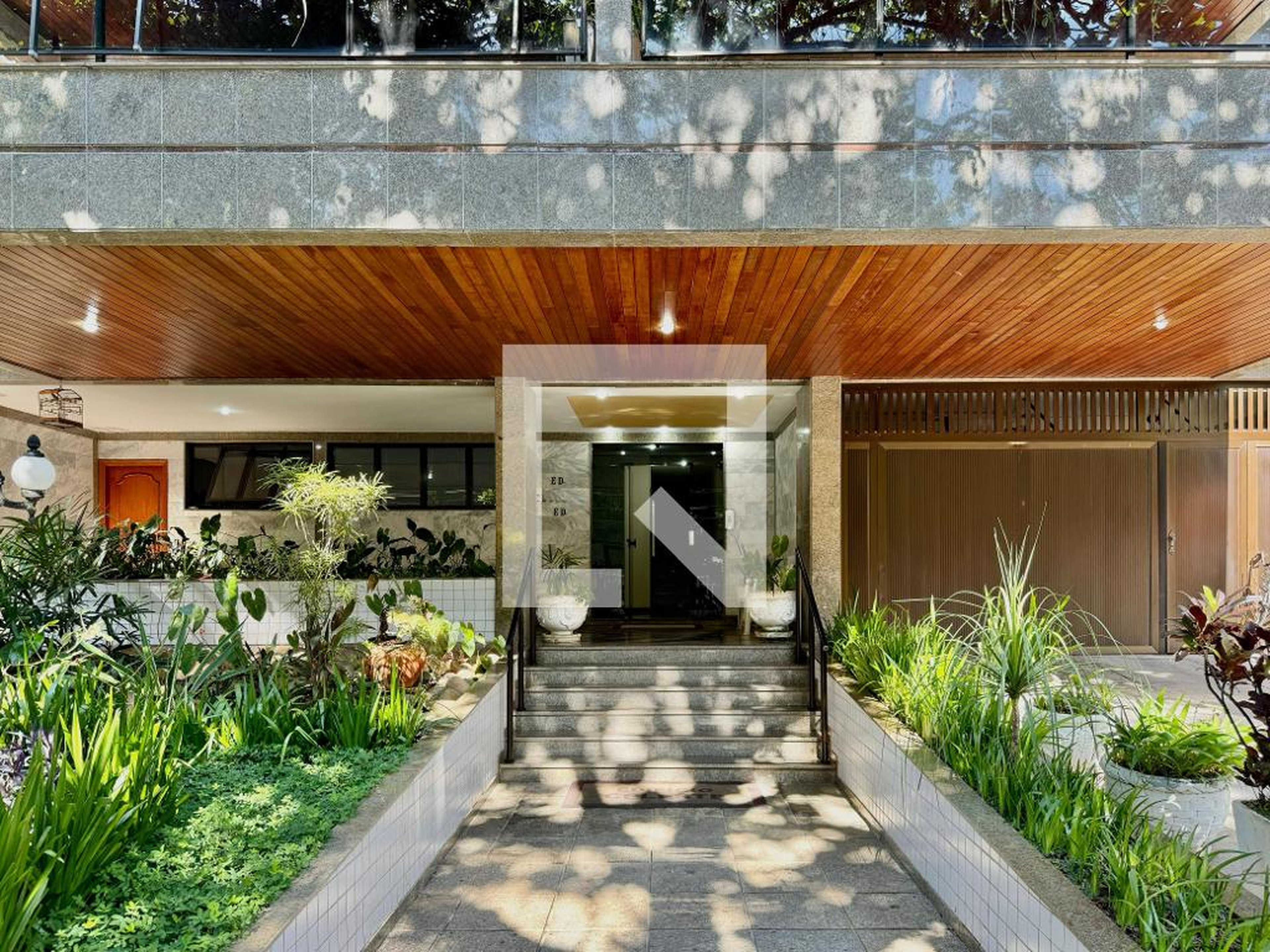 Fachada Condomínio em Rua Demóstenes Madureira de Pinho, 831