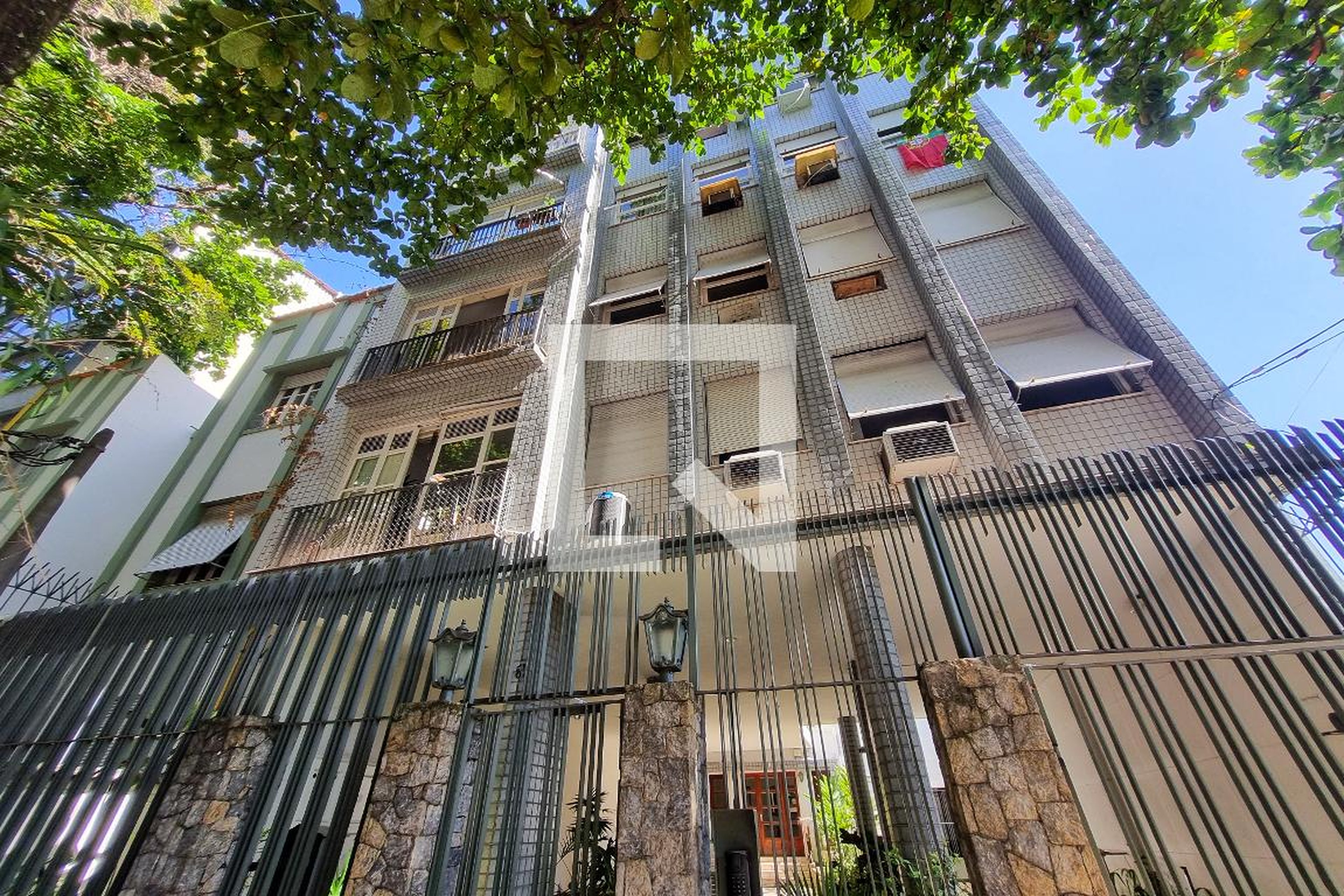 Fachada Condomínio em Rua Conselheiro Zenha, 57