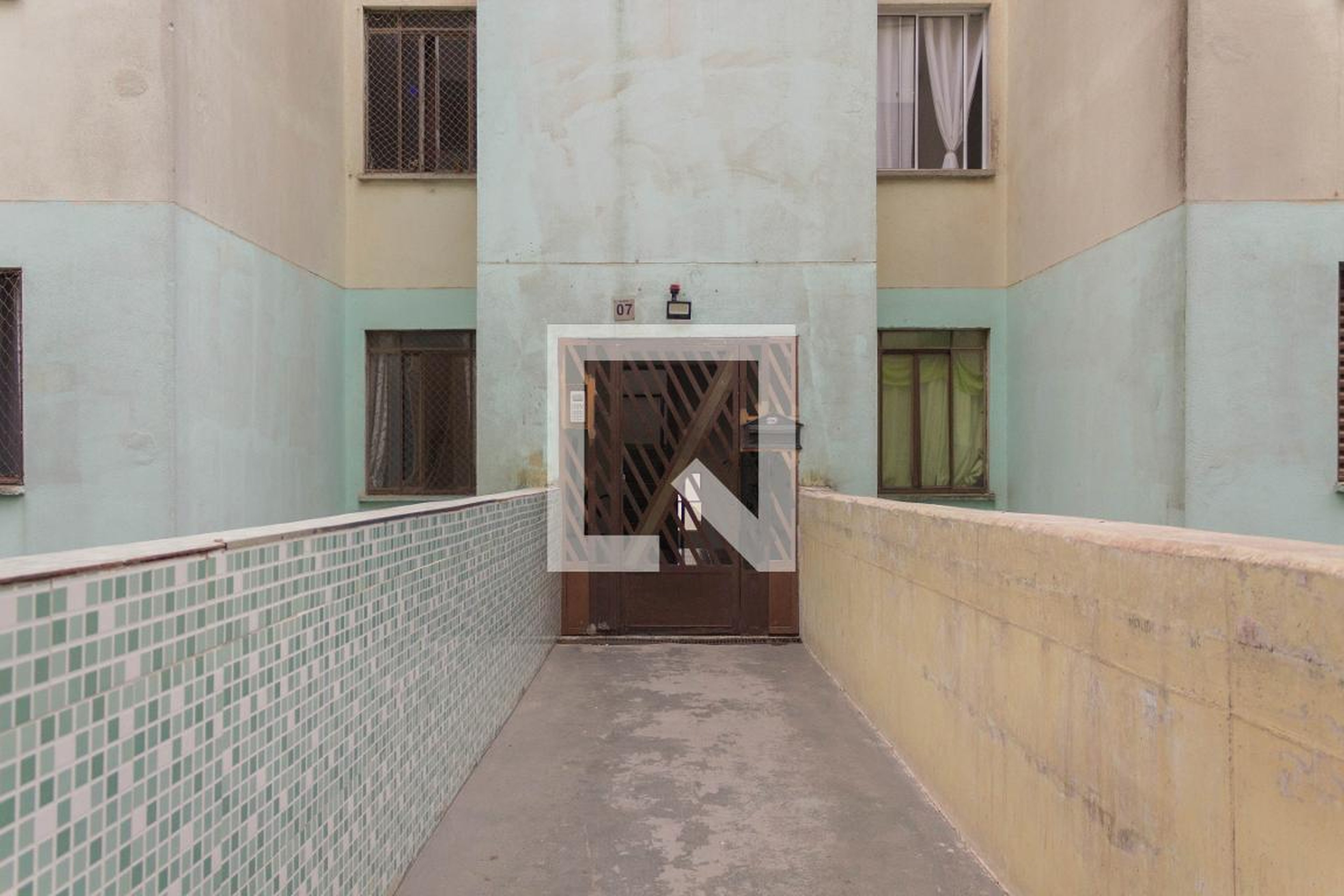 Fachada Condomínio em Rua Céu Azul, 98