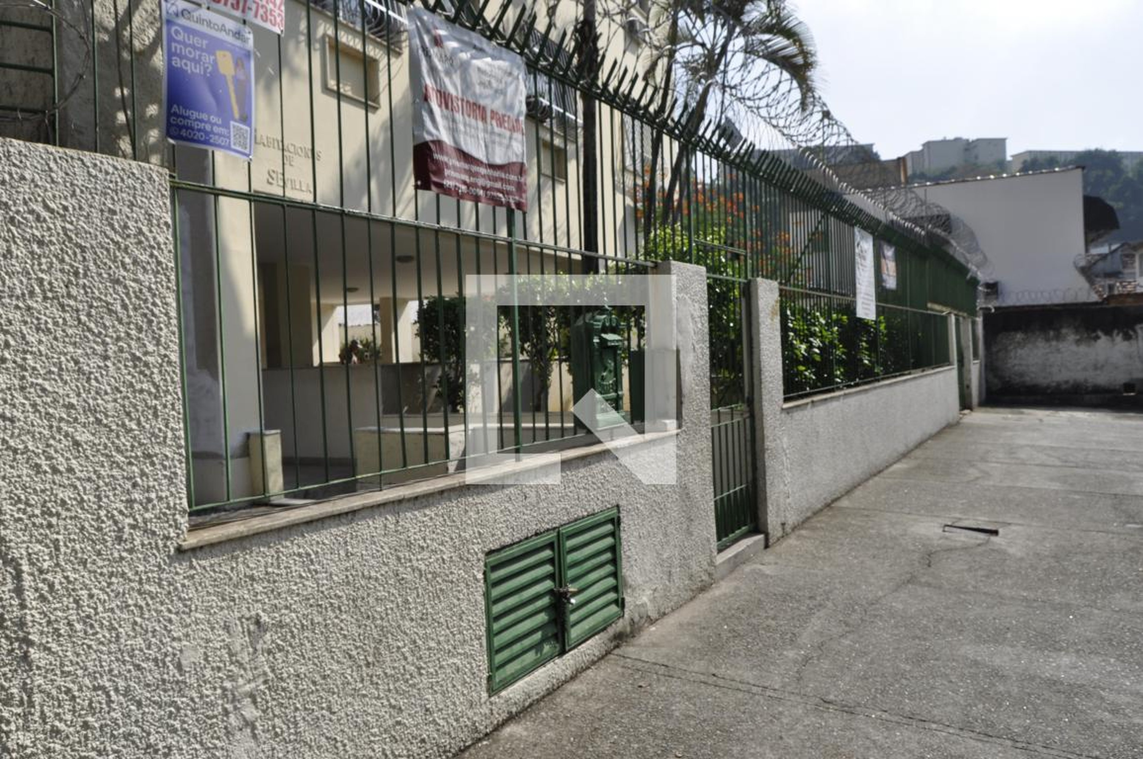 Fachada Condomínio em Rua Raul Barroso, 95