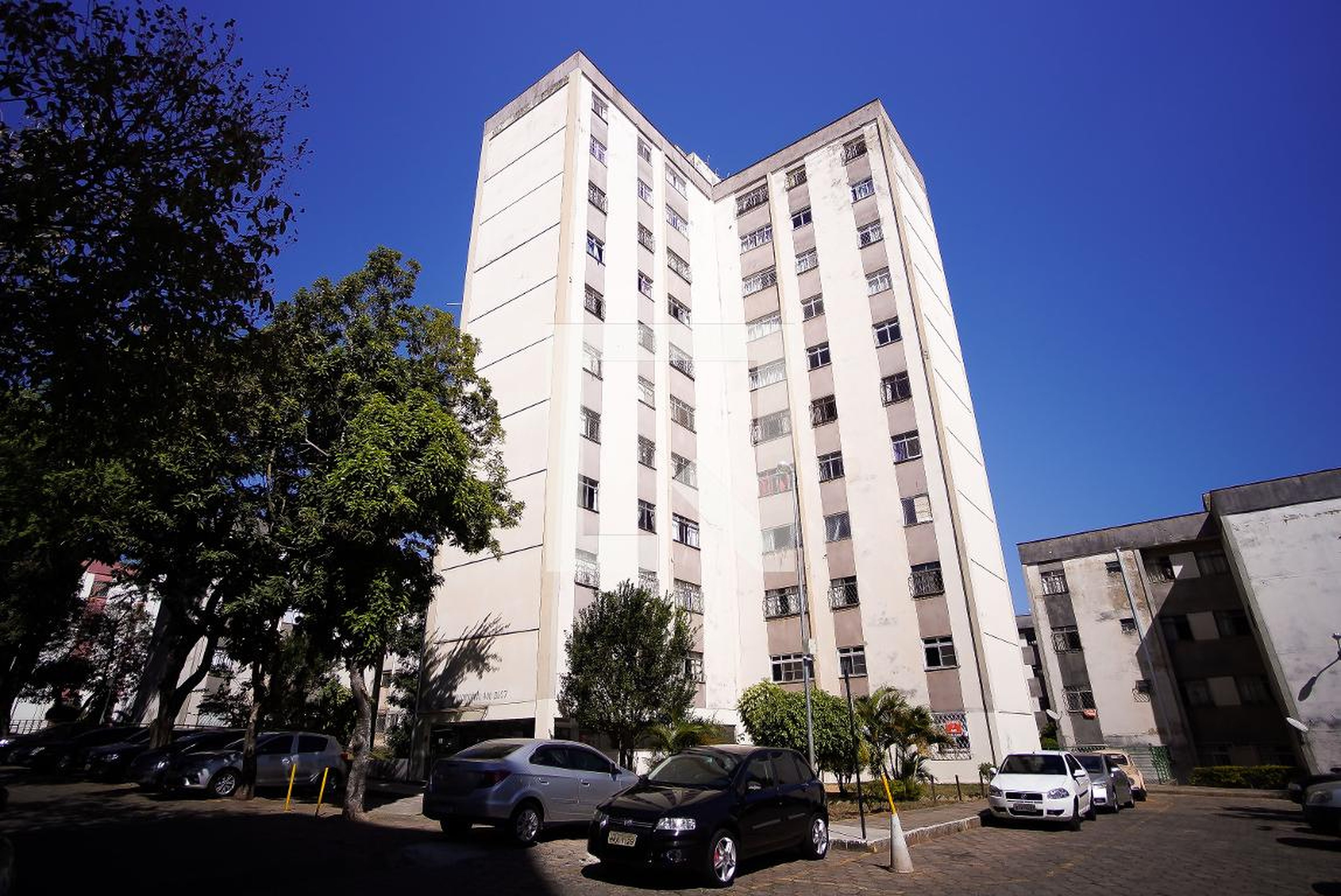 Fachada Condomínio em Rua Congonhal, 400
