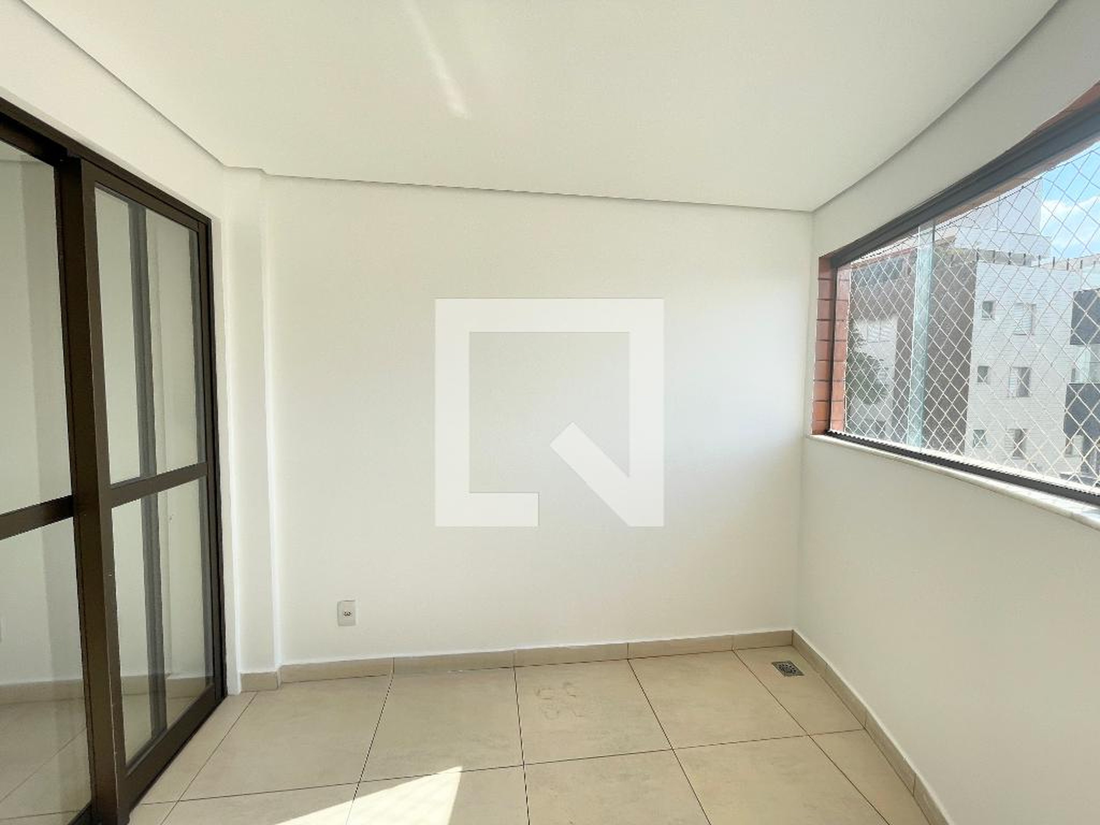 Fachada Condomínio em Rua Engenheiro Vicente Assunção, 347