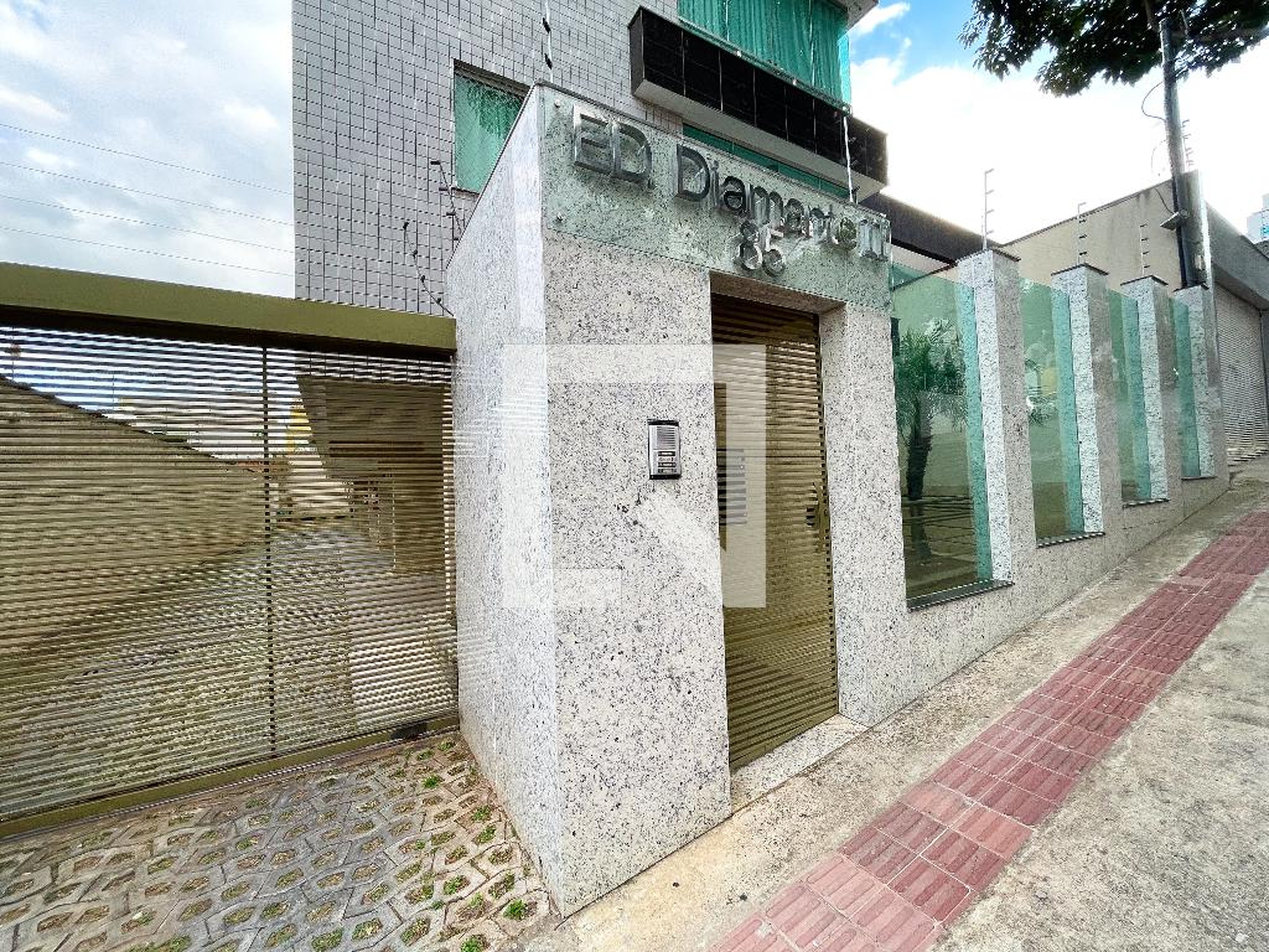 Fachada Condomínio em Rua Aparecida Feitosa Furtado, 85