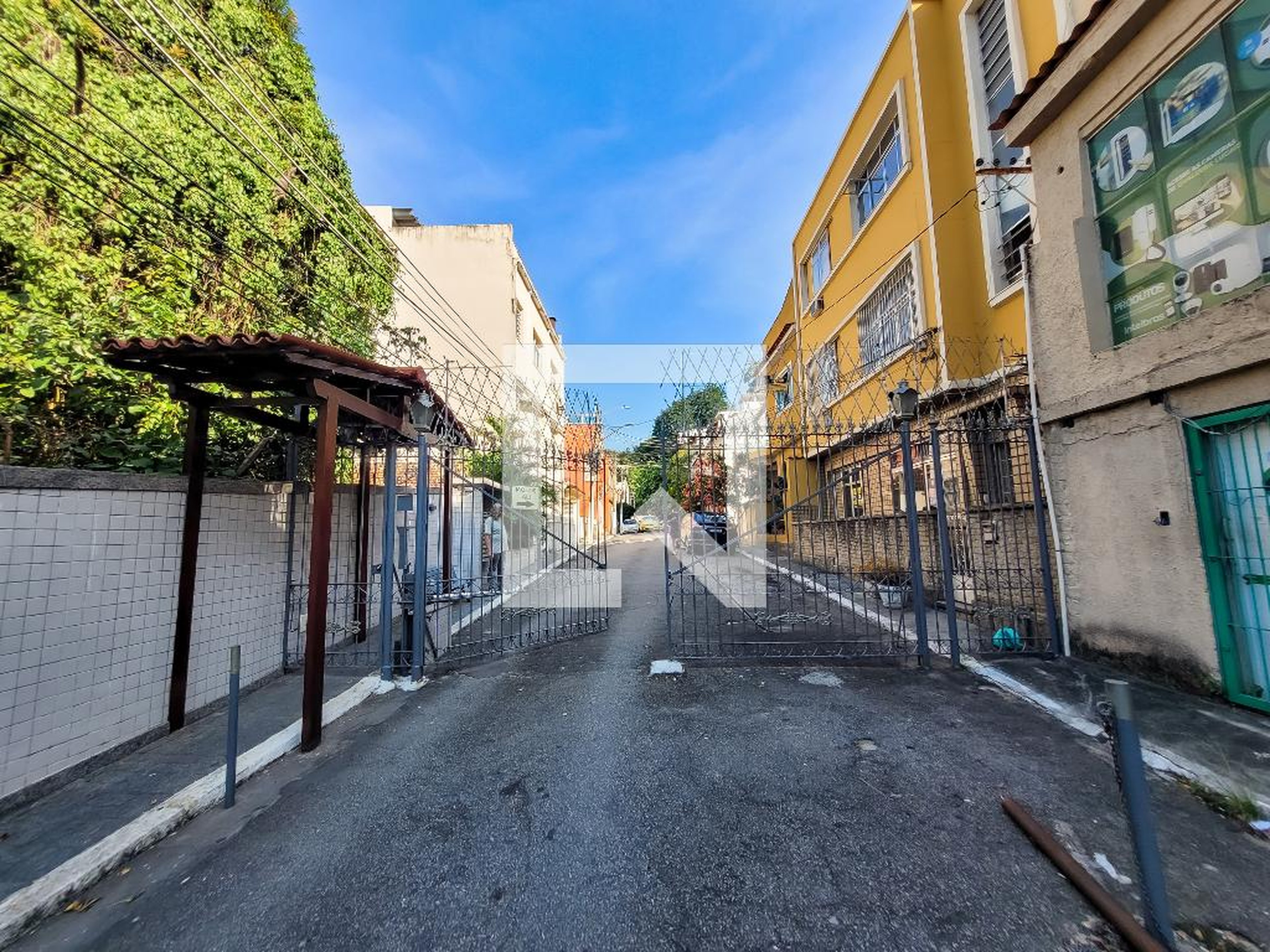 Fachada do condomínio Condomínio em Rua Dias da Cruz, 673