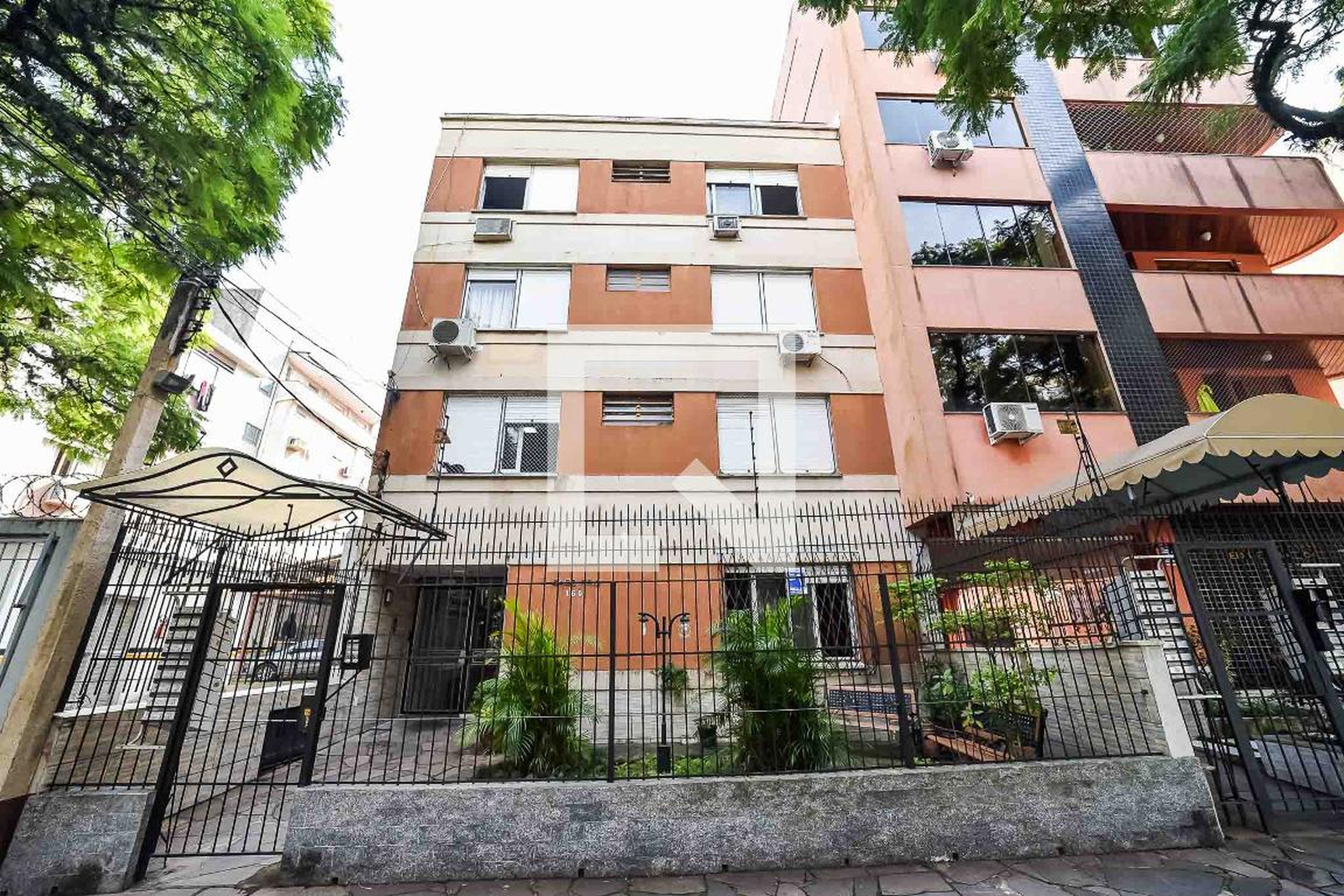 Fachada Condomínio em Rua Olavo Bilac, 160