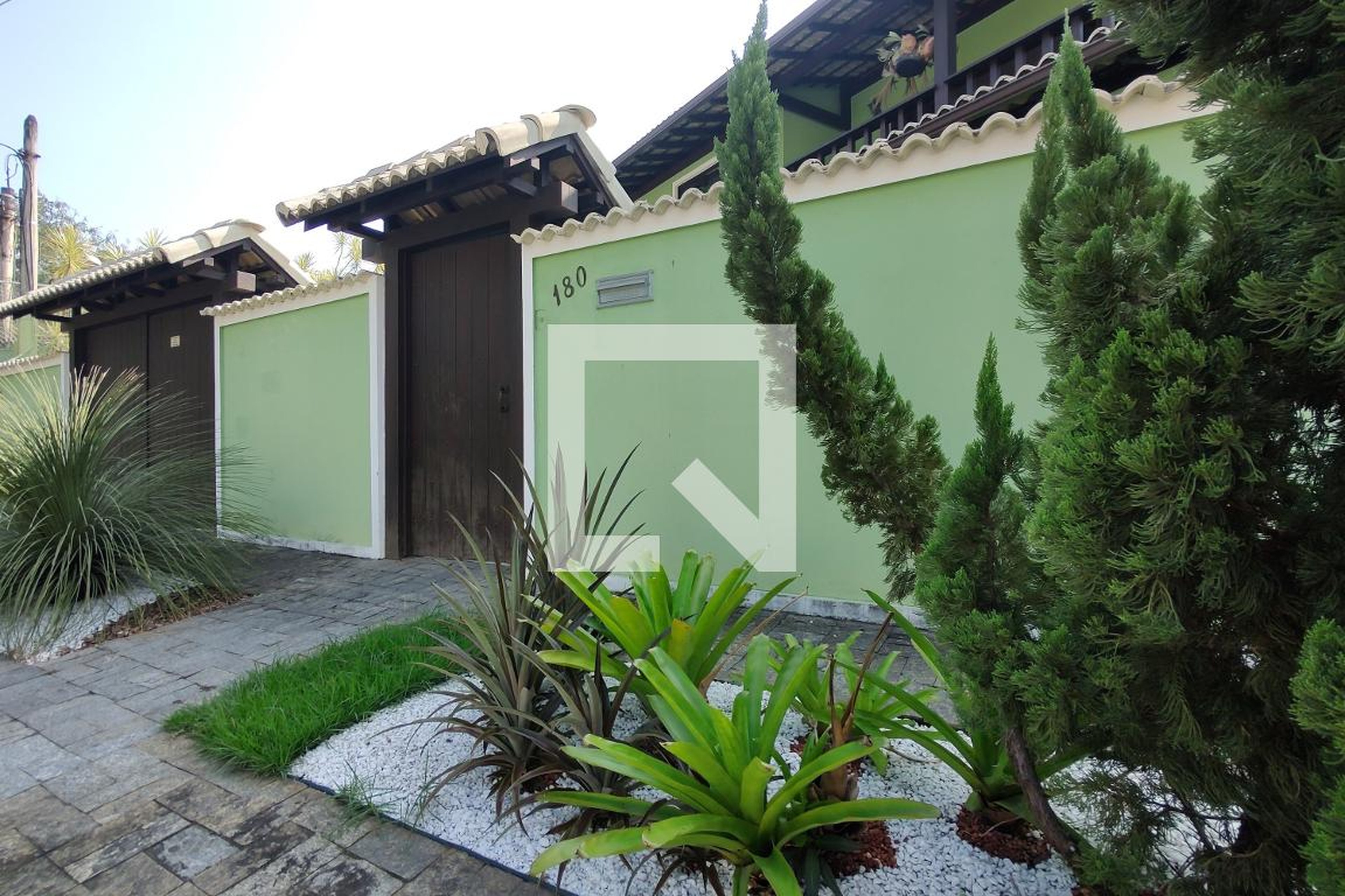 Fachada Condomínio em Rua Carlos Nascimento, 180