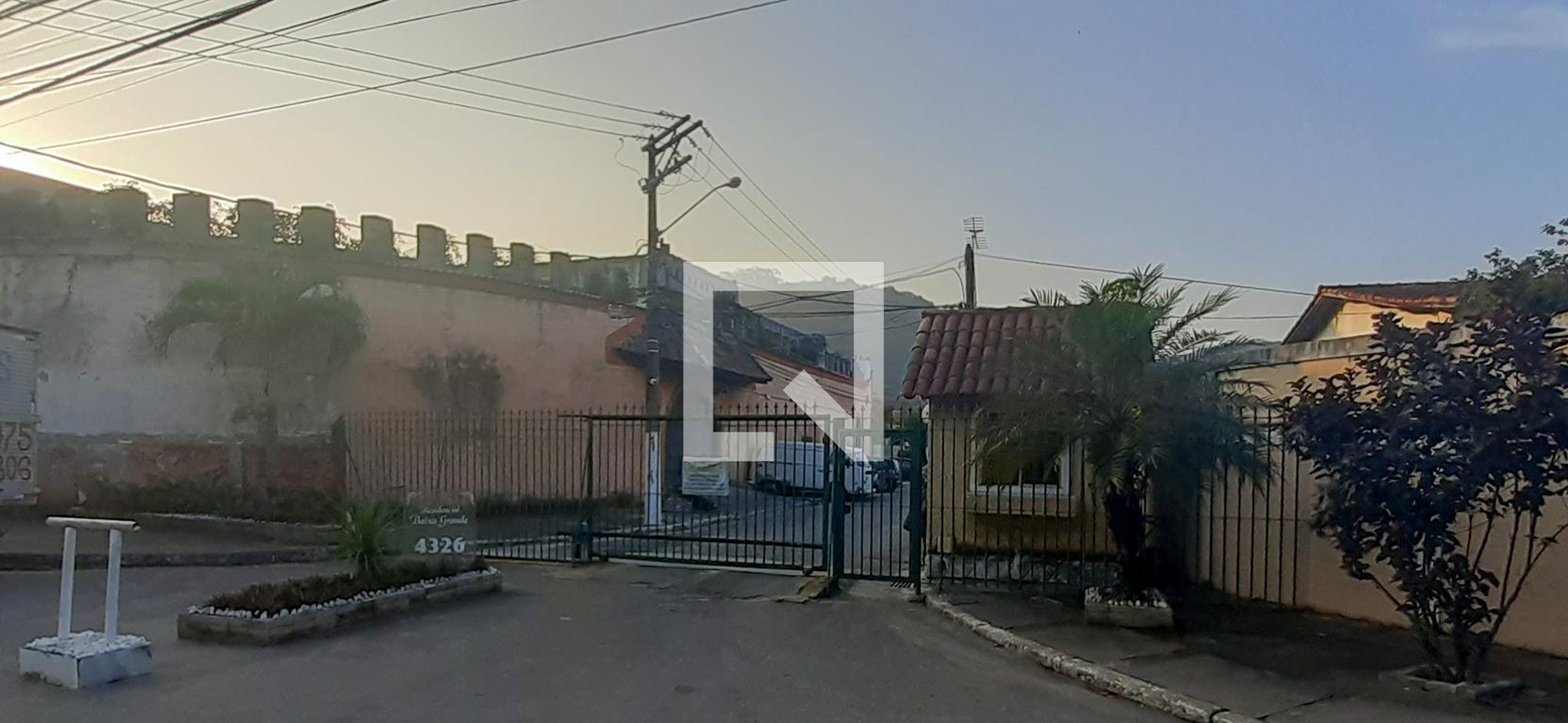 Fachada Condomínio em Rua Baixa Grande, 69