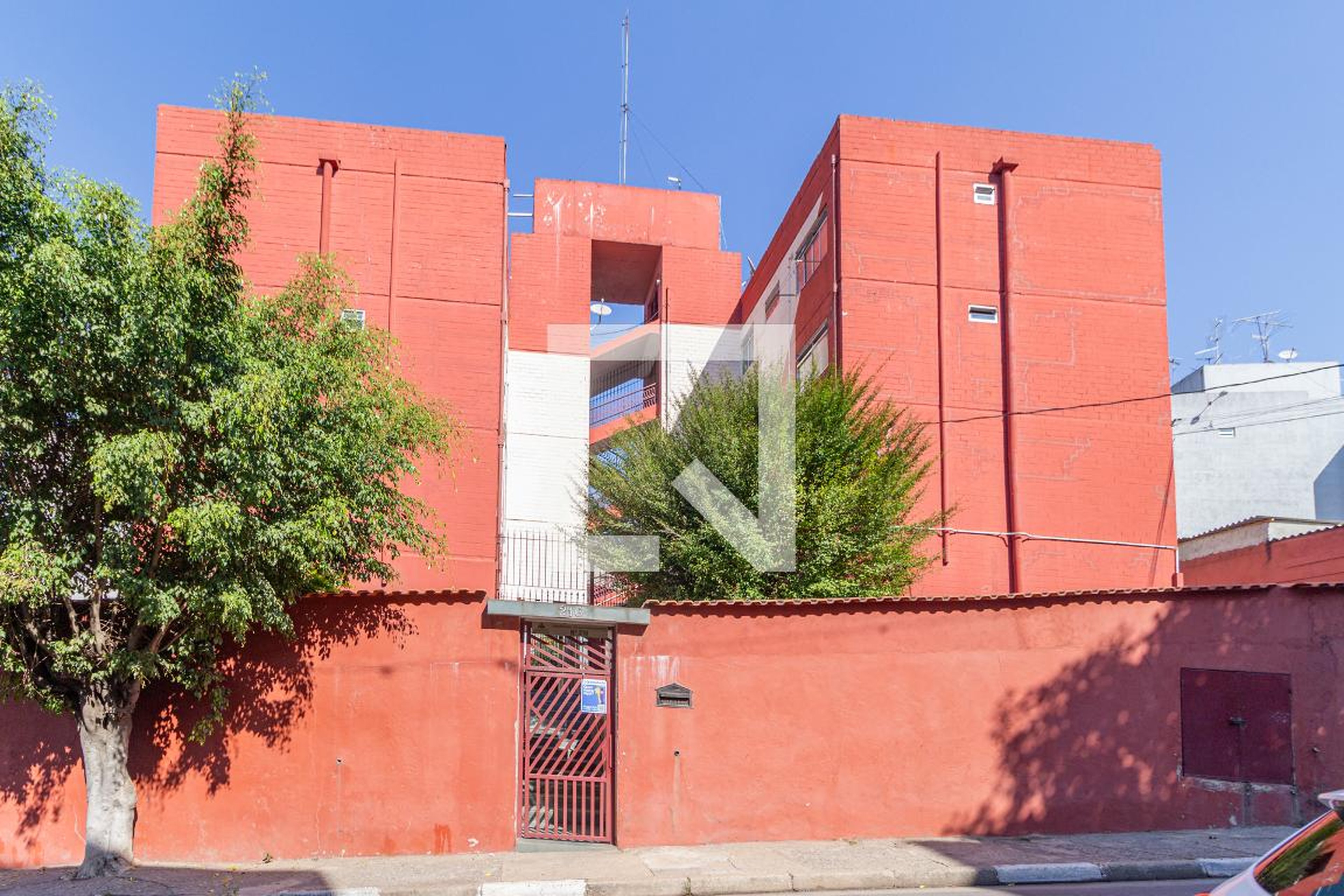 Fachada Condomínio em Rua Adamantina, 216