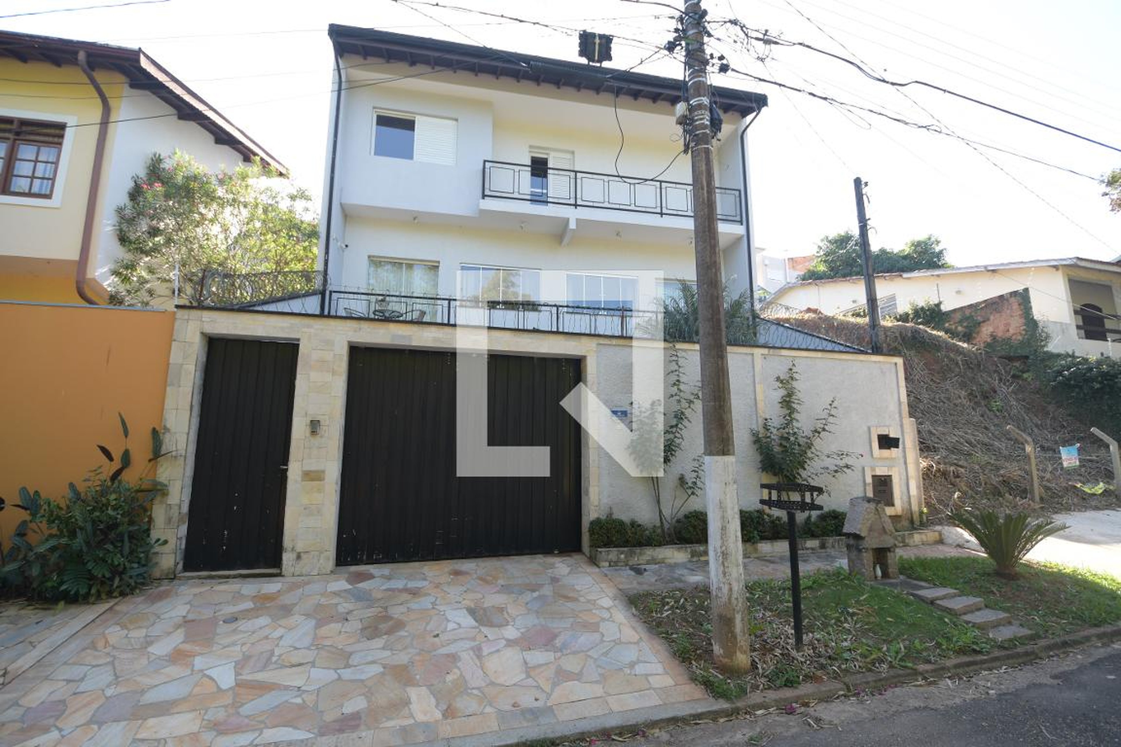 Fachada Condomínio em Rua Tasso Magalhães, 805