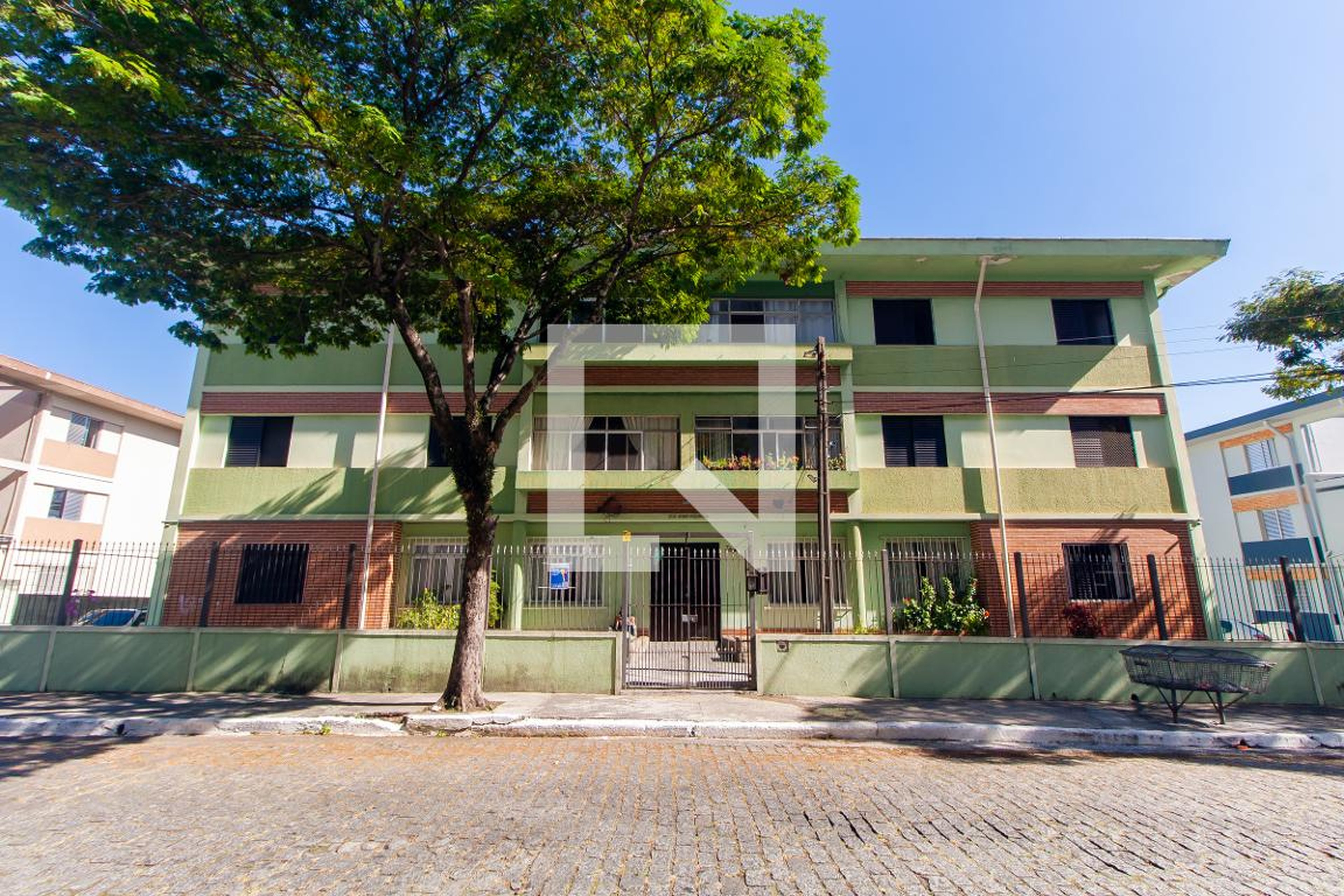 Fachada Condomínio em Rua General Bagnuolo, 162