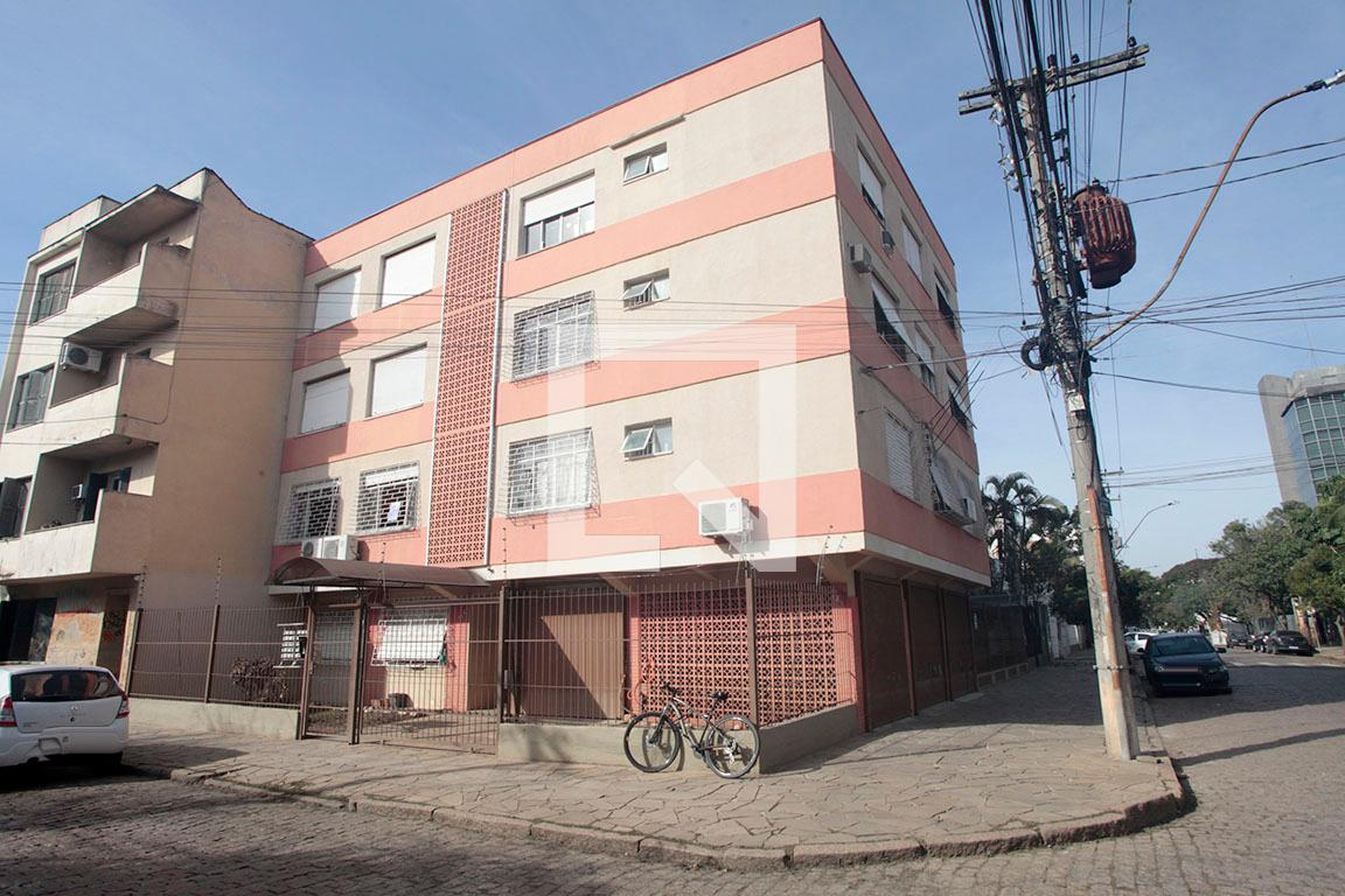 Fachada Condomínio em Rua Luiz Afonso, 774