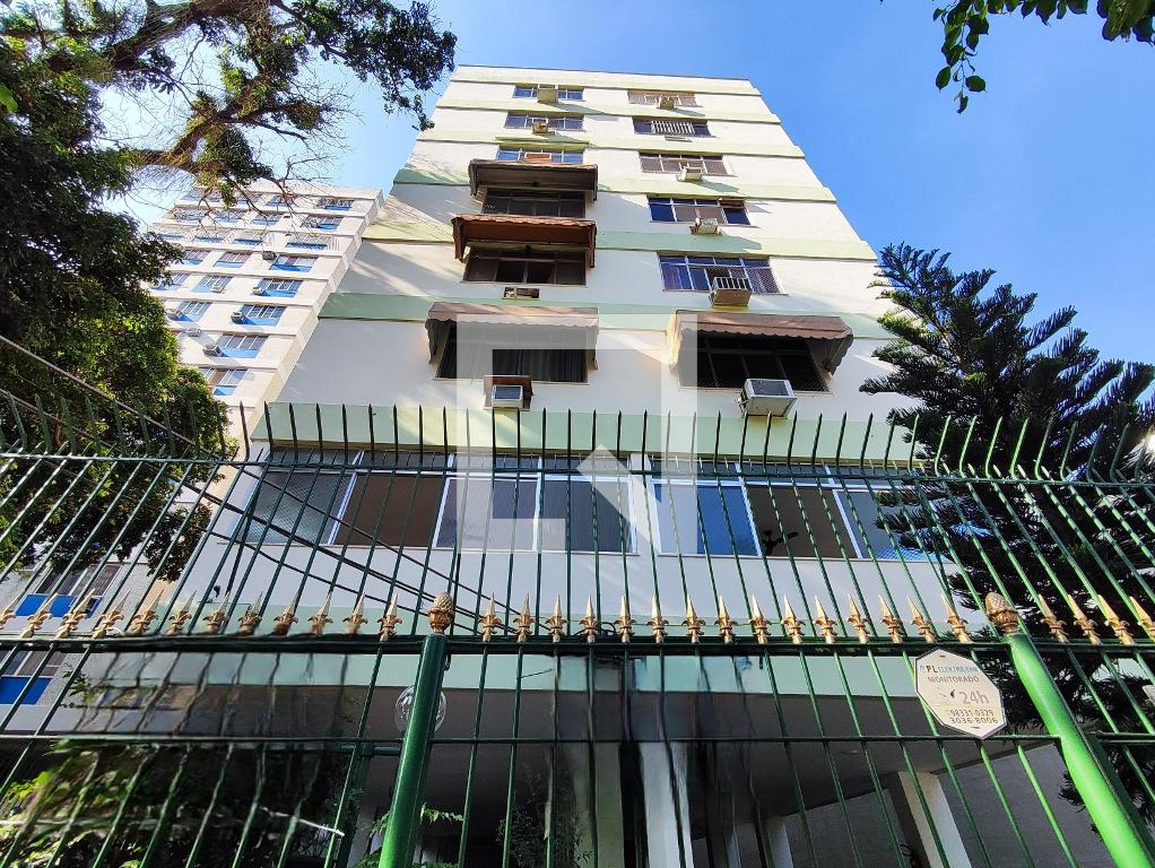 Fachada Condomínio em Rua Pedro de Carvalho, 447