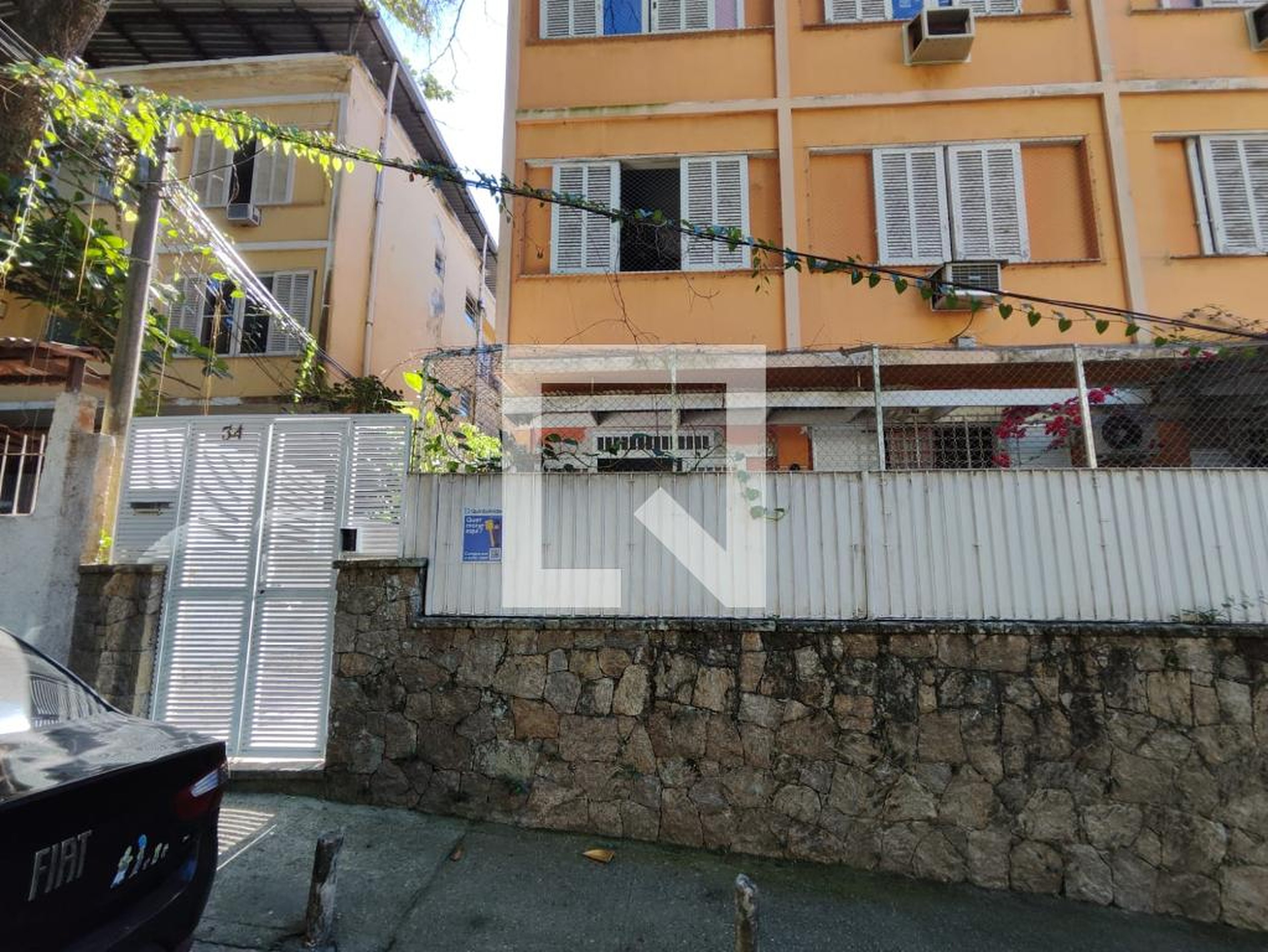 Fachada Condomínio em Rua Santanésia, 34