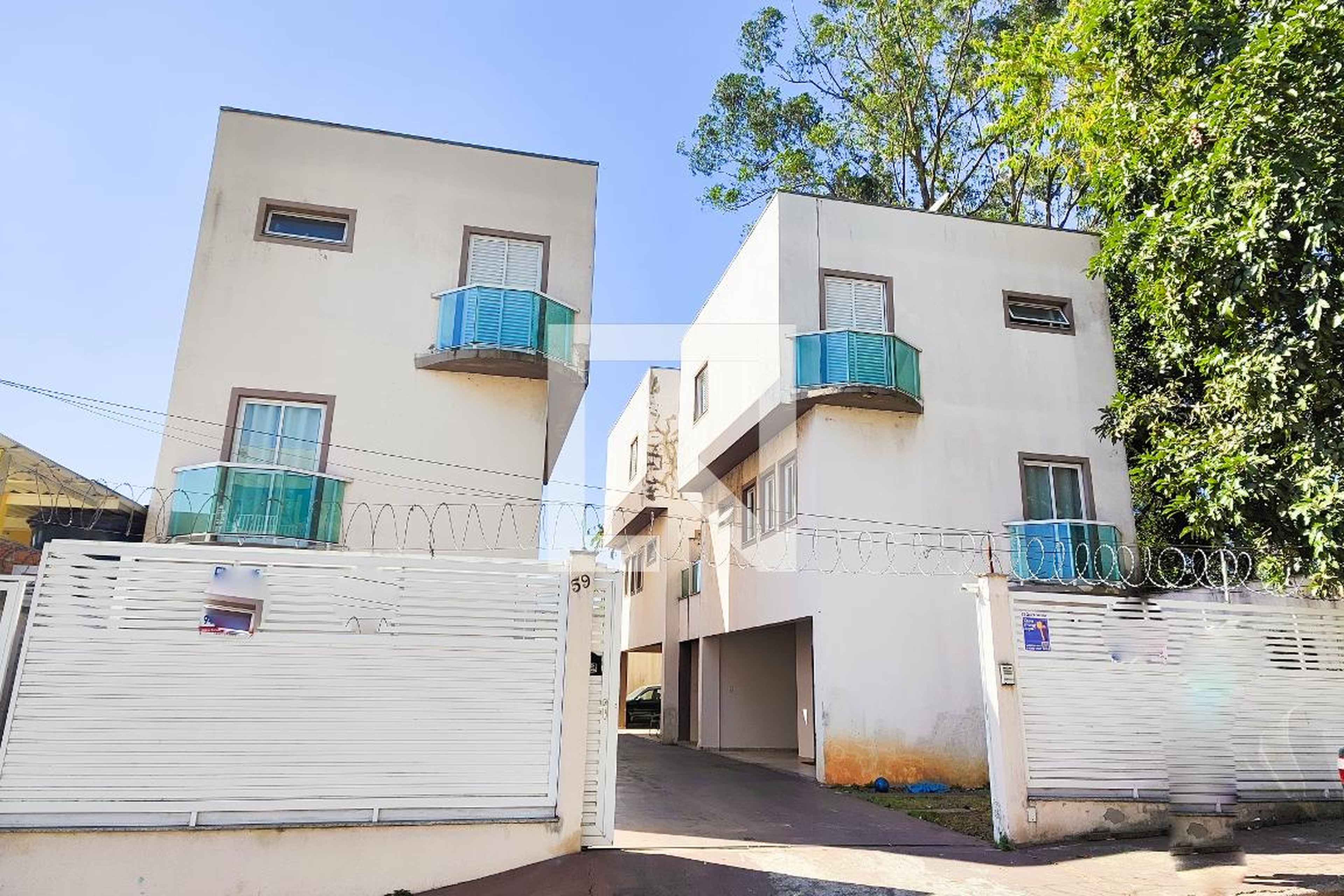 Fachada Condomínio em Estrada do Pedroso, 59