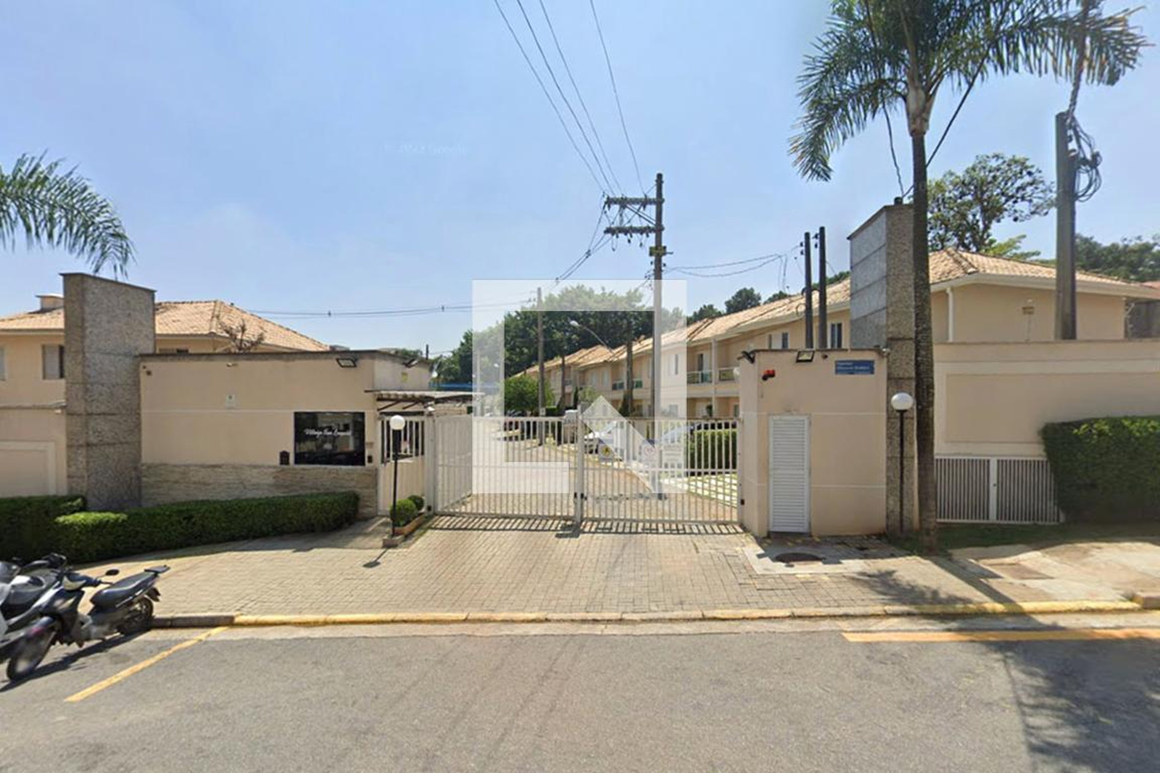 Fachada do Condomínio Condomínio Village Lan Leopold