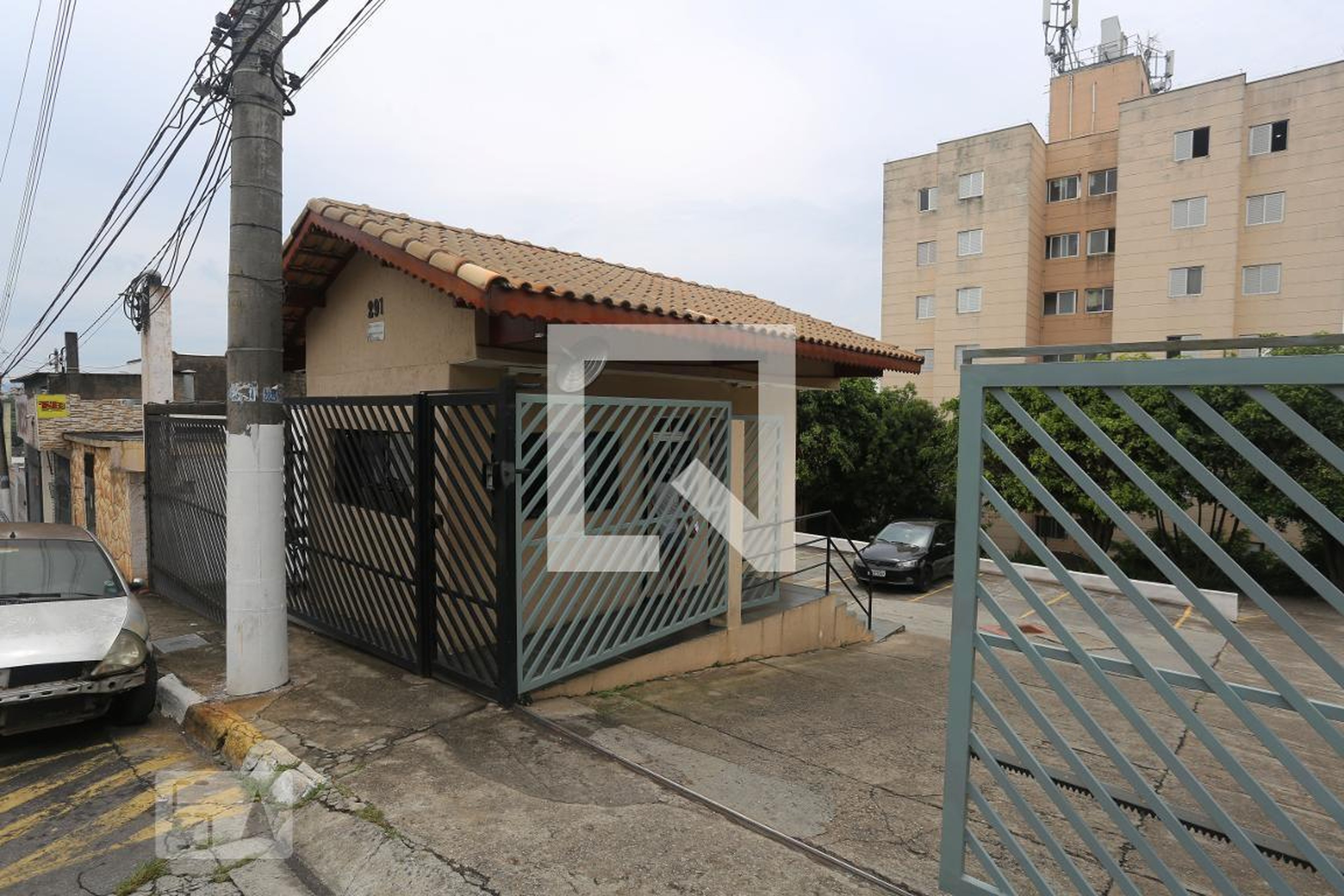 Fachada Condomínio em Rua Antônio Almeida Tavares, 5