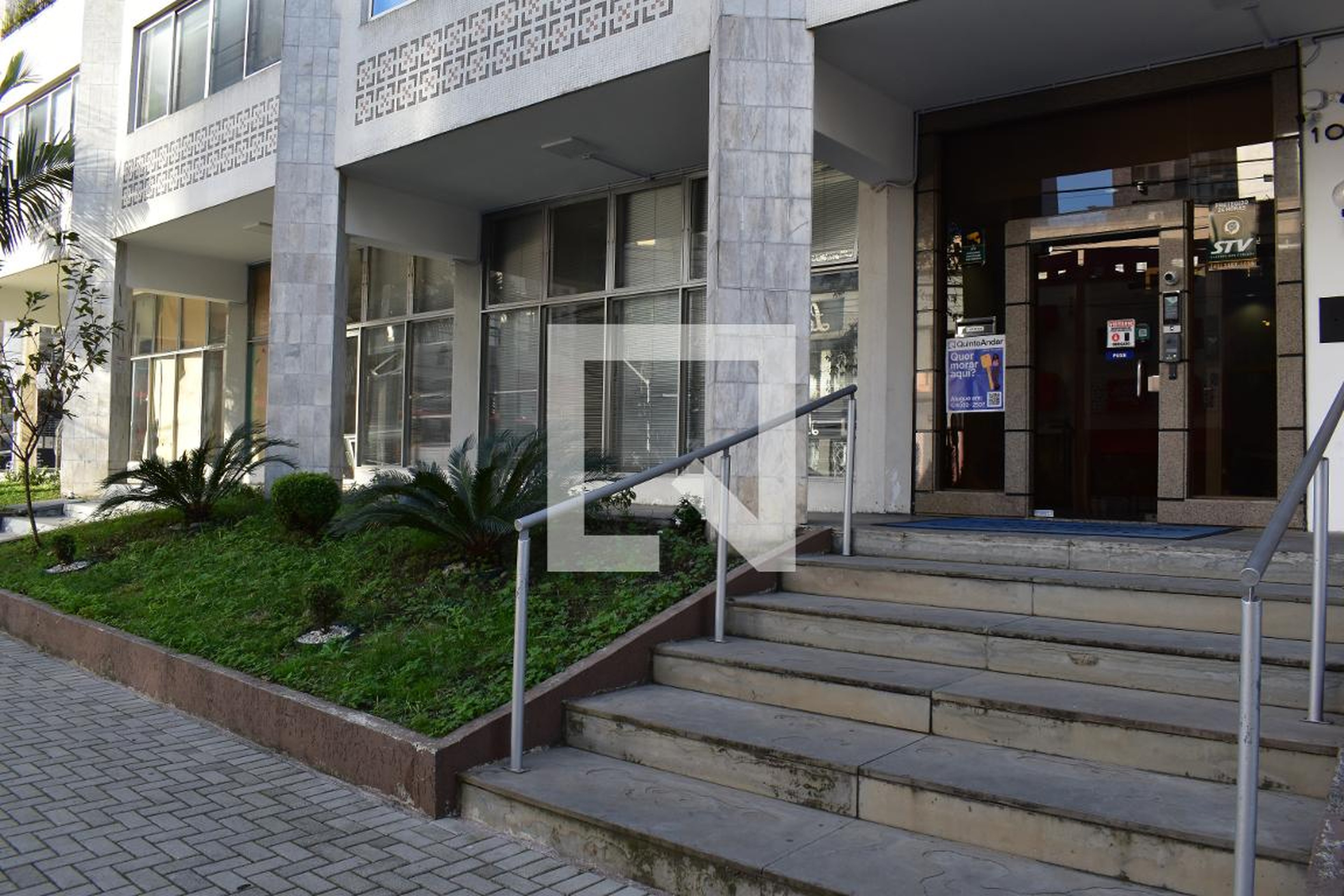 Fachada do prédio Condomínio em Rua Alferes Ângelo Sampaio, 1090