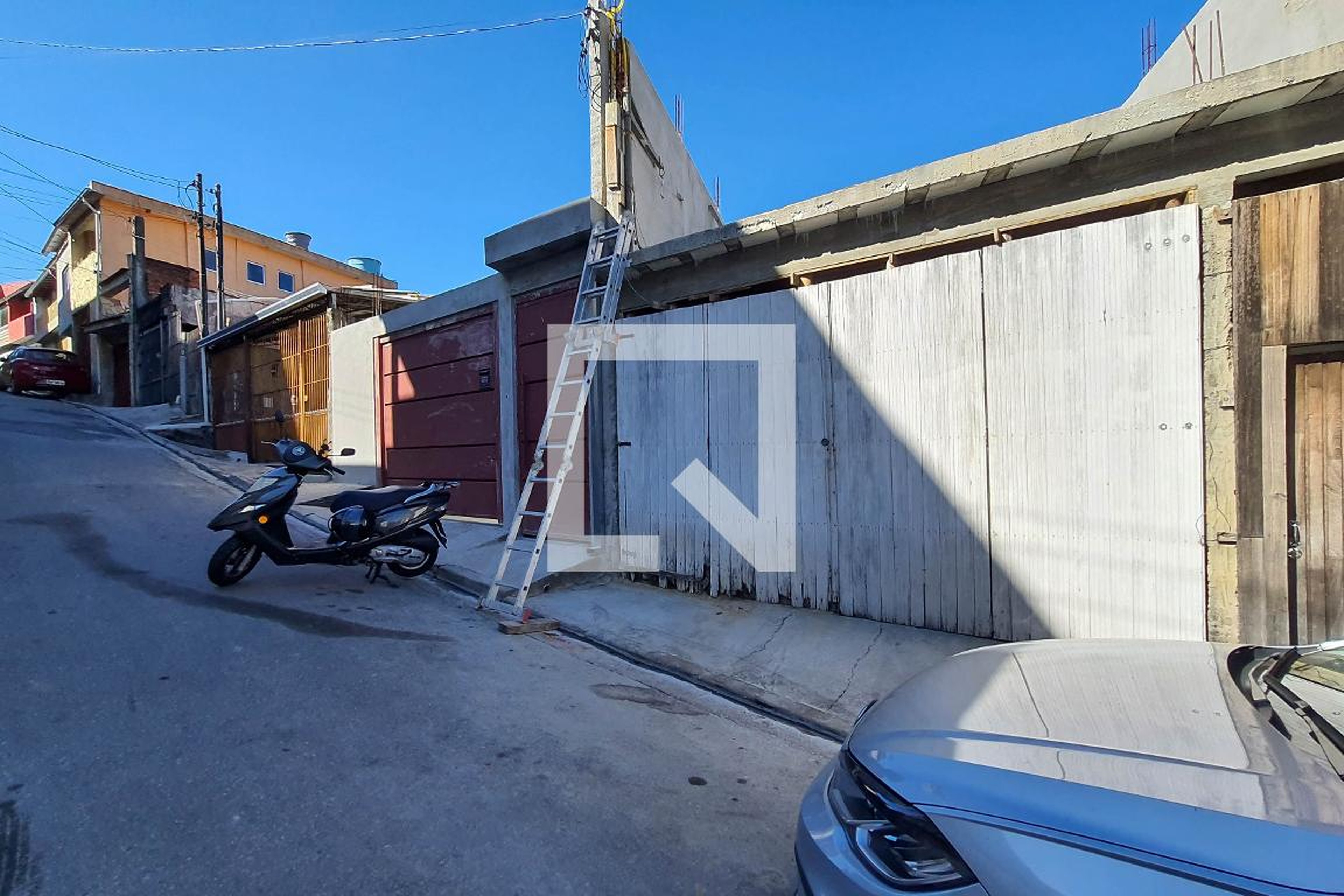 Fachada Condomínio em Rua Alfredo Luiz Fernandes, 51