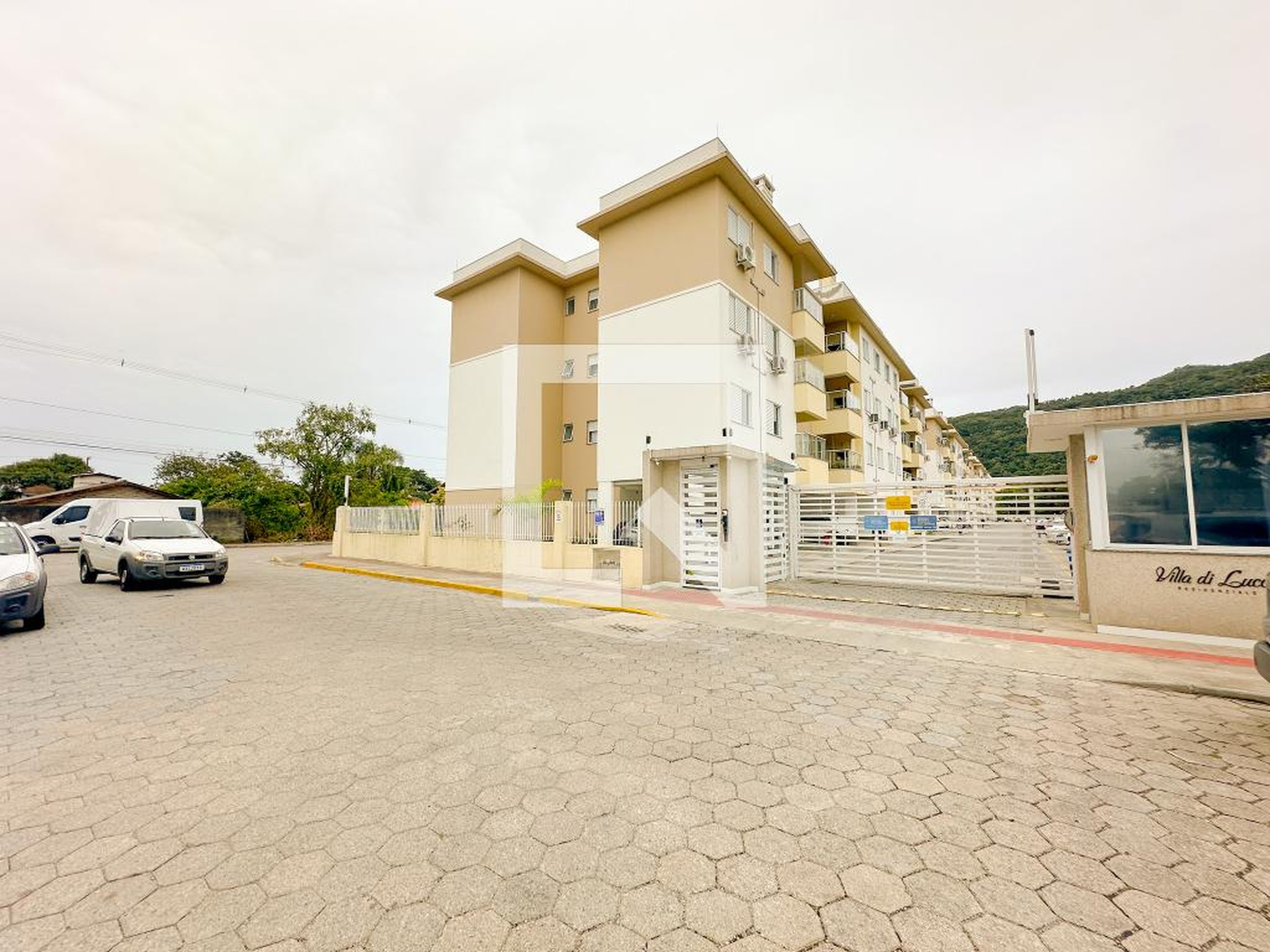 Fachada Condomínio em Estrada Cristóvão Machado de Campos, 304