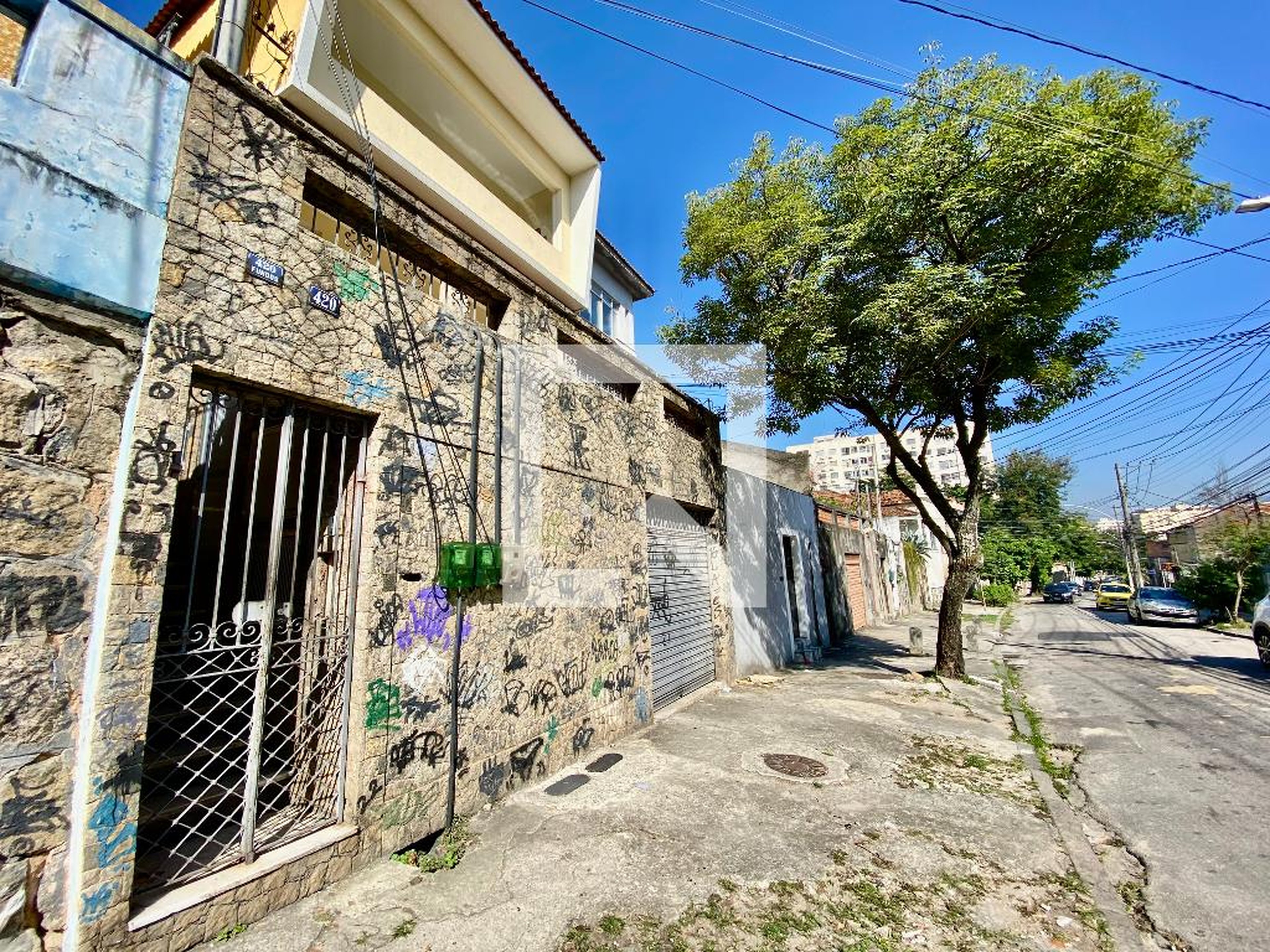 Fachada Condomínio em Rua Miguel Fernandes, 420