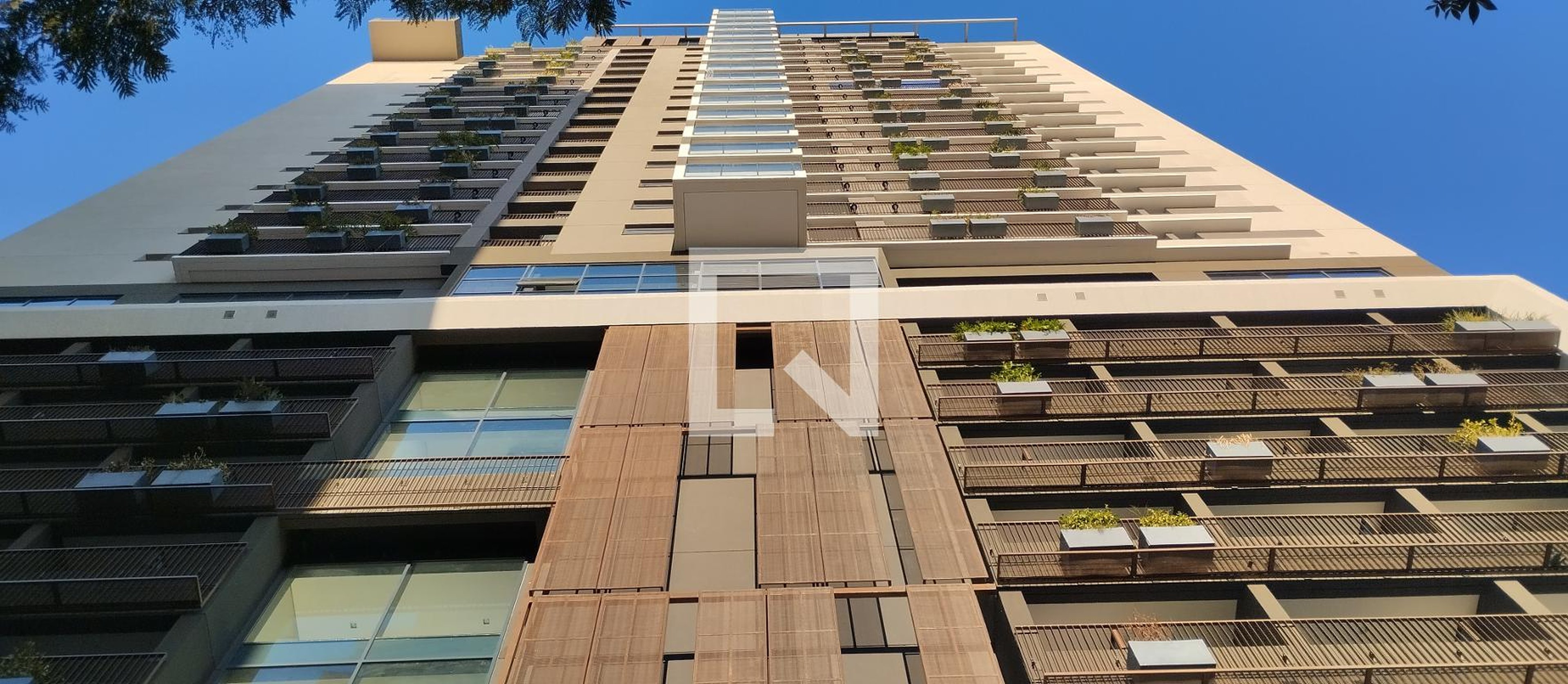 Fachada Condomínio em Rua Ministro Godói, 1159