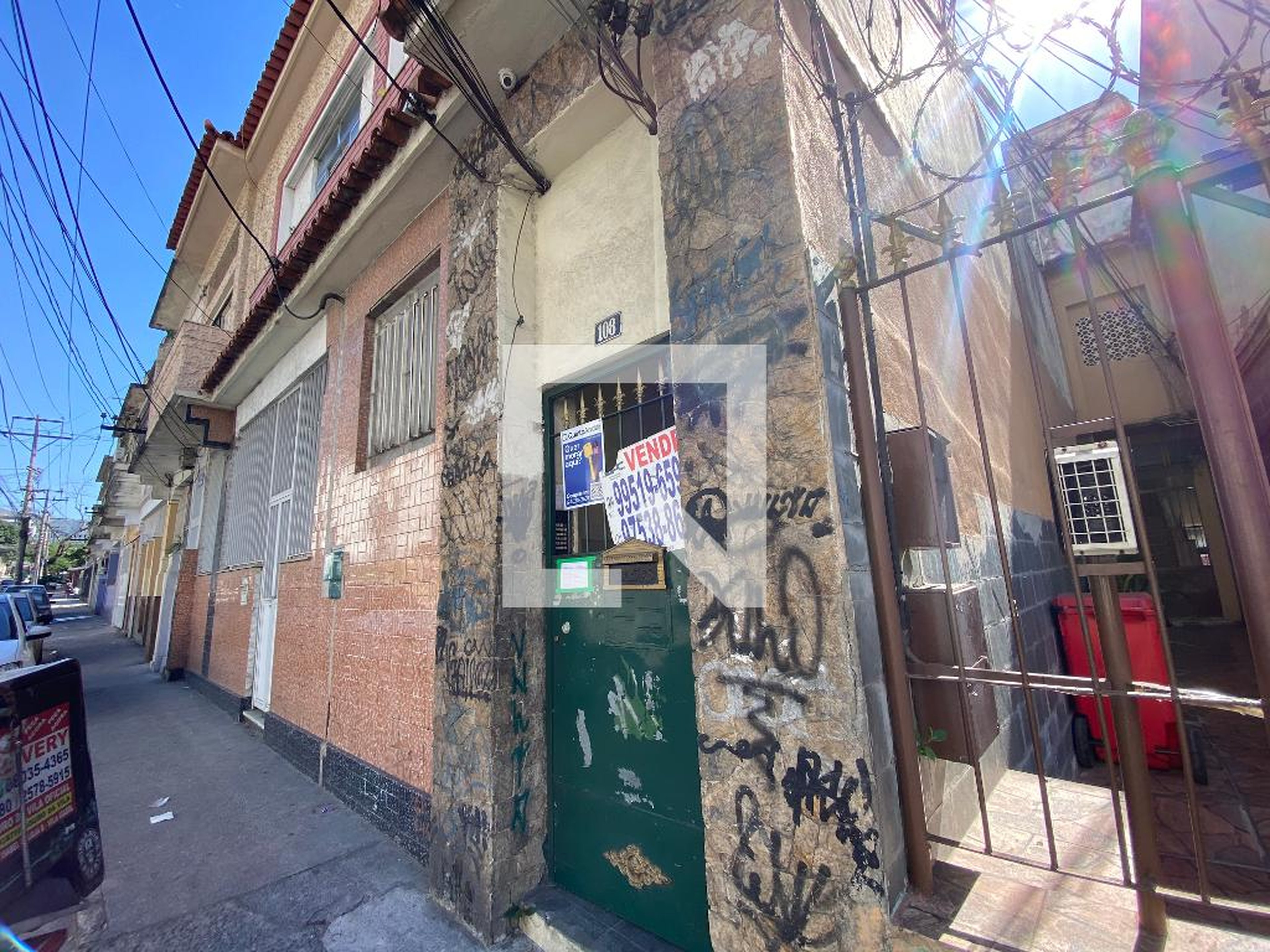 Fachada Condomínio em Rua Araújo Leitão, 108