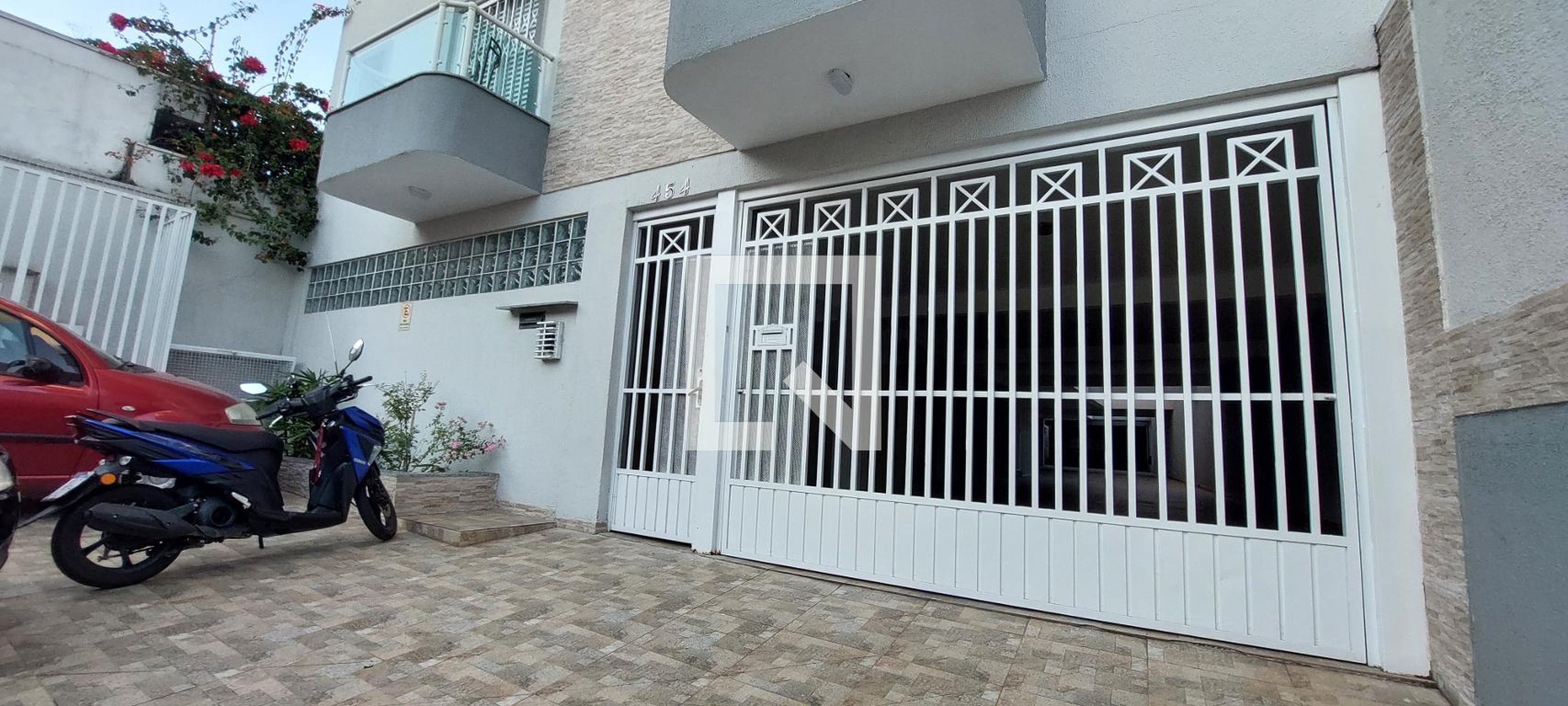 Fachada Condomínio em Rua Antônio Cubas, 454