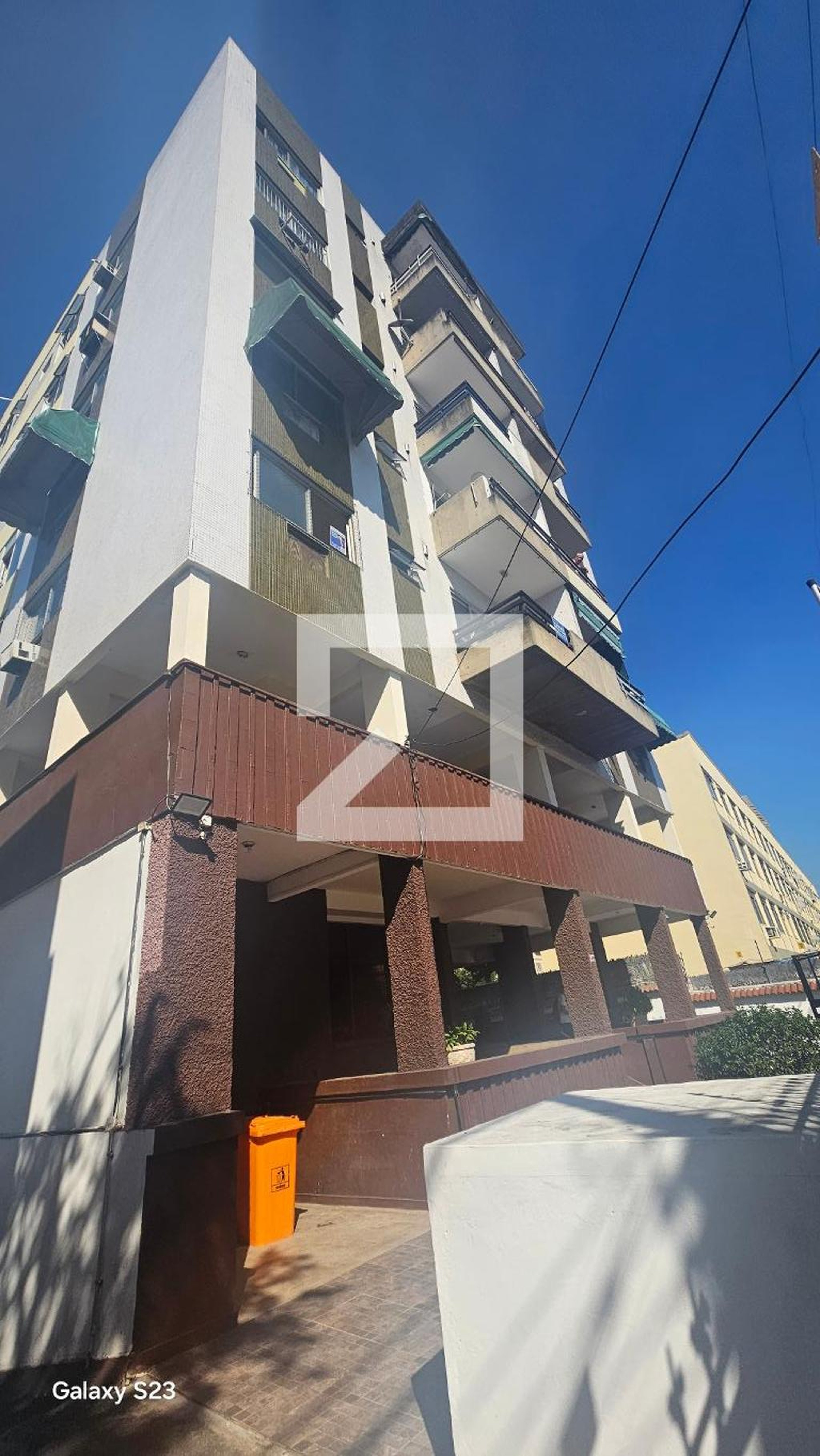 Fachada Condomínio em Rua Cândido Benício, 255