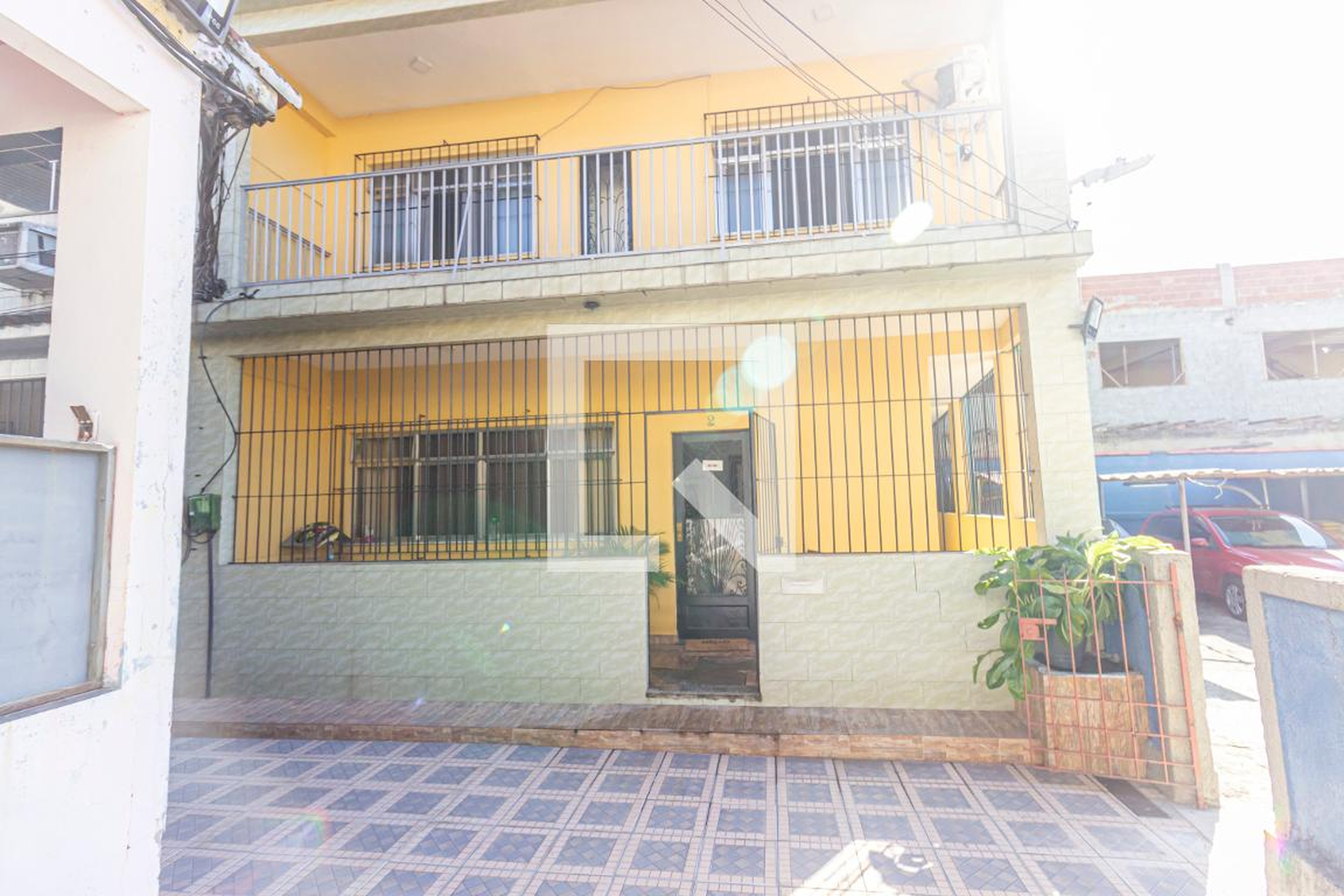 Fachada Condomínio em Rua Liberata Santos, 67