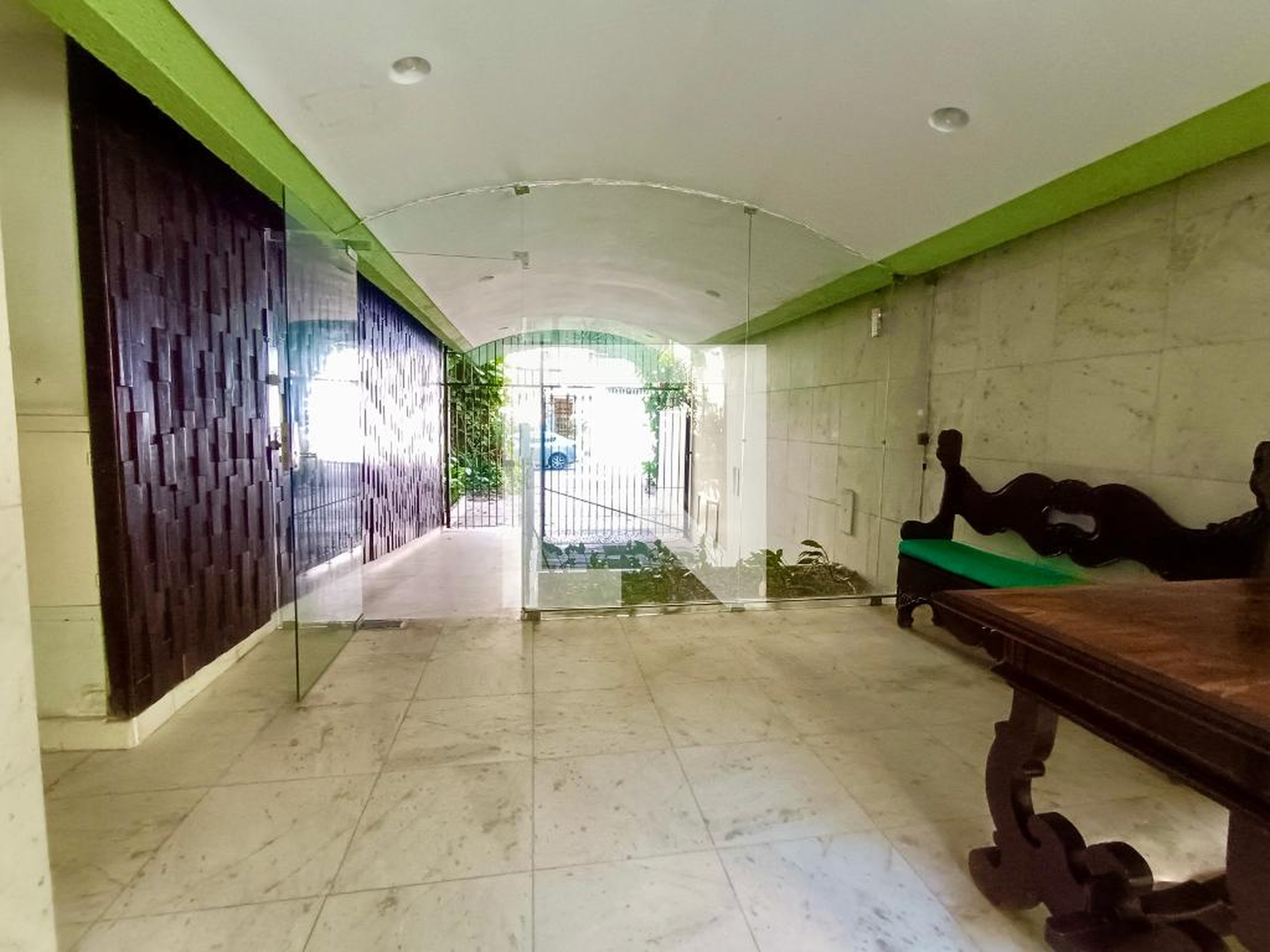 Portaria Condomínio em Rua dos Oitis, 6