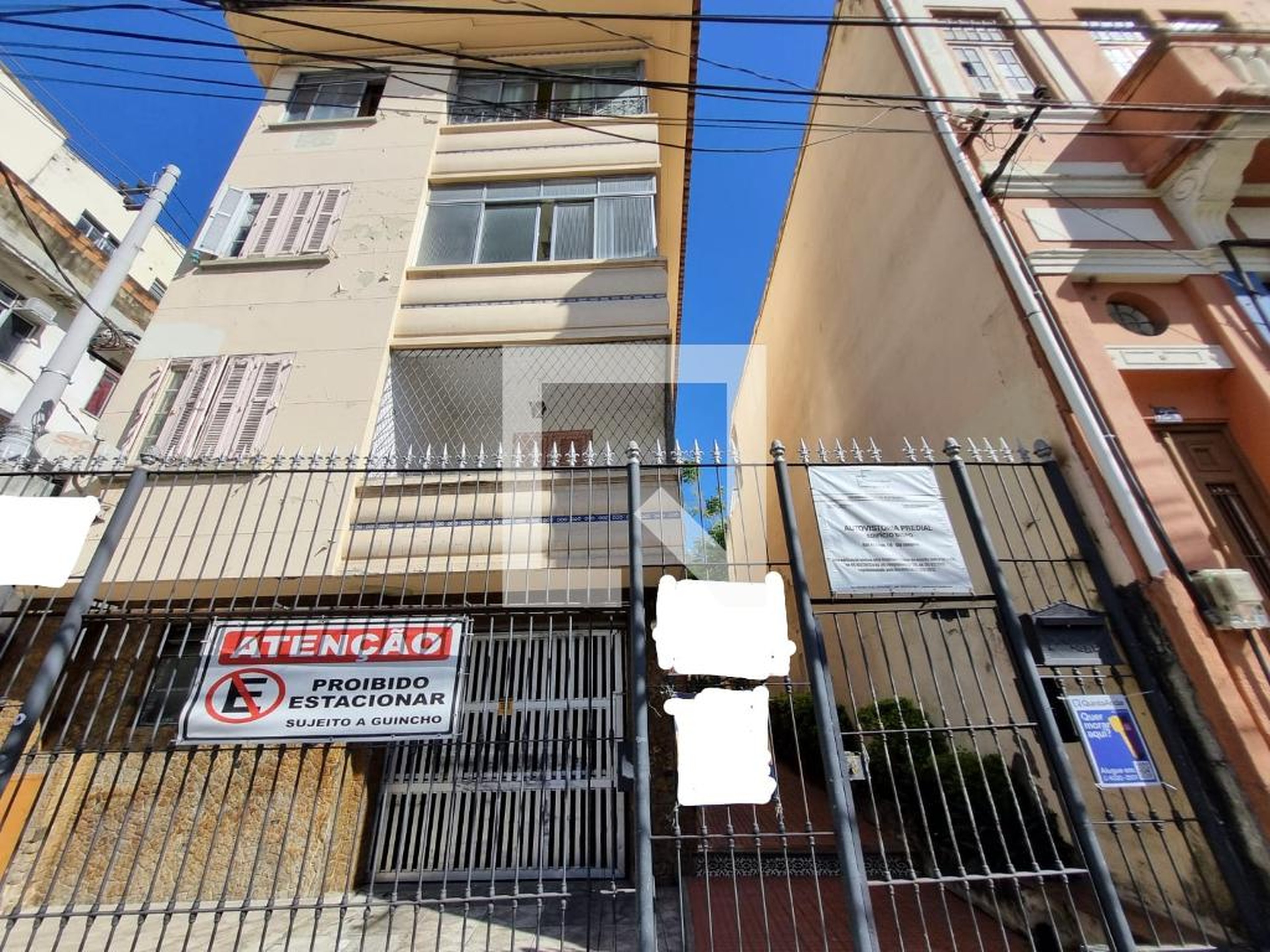 Fachada Condomínio em Rua do Bispo, 119