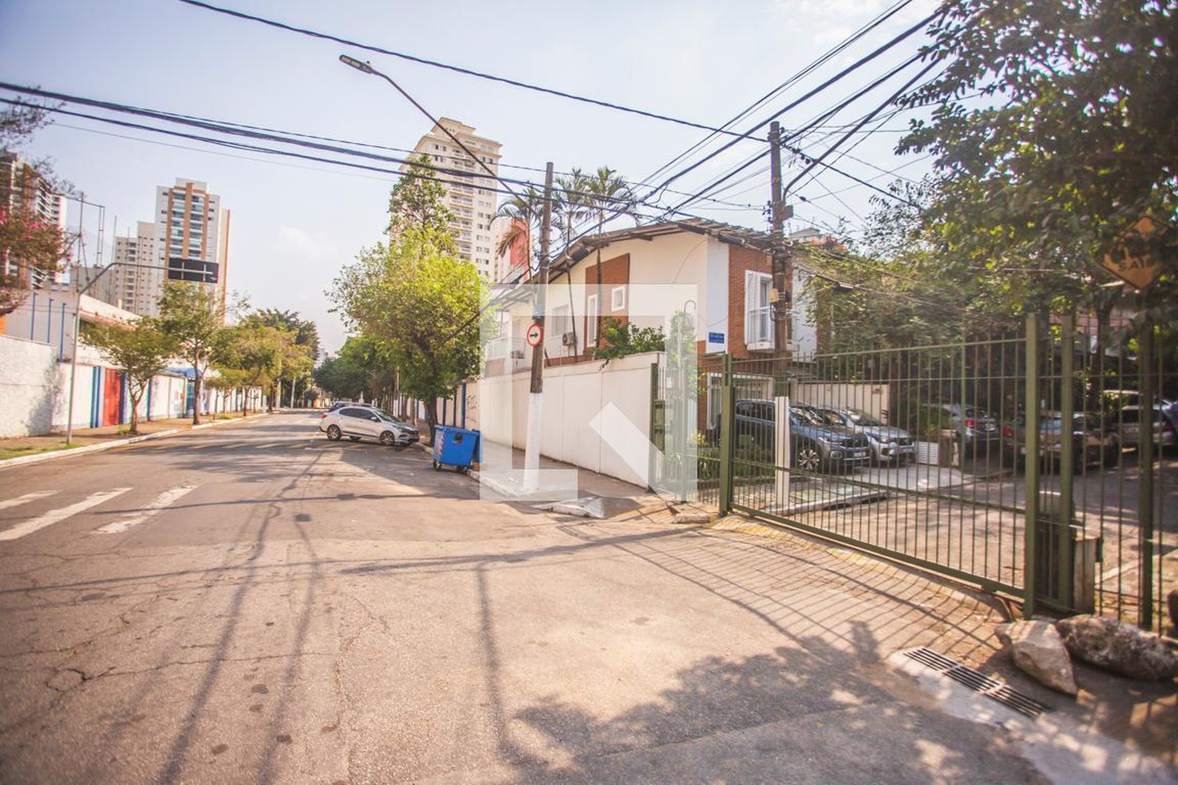 Fachada Condomínio em Rua Aziz Jabur Maluf, 129