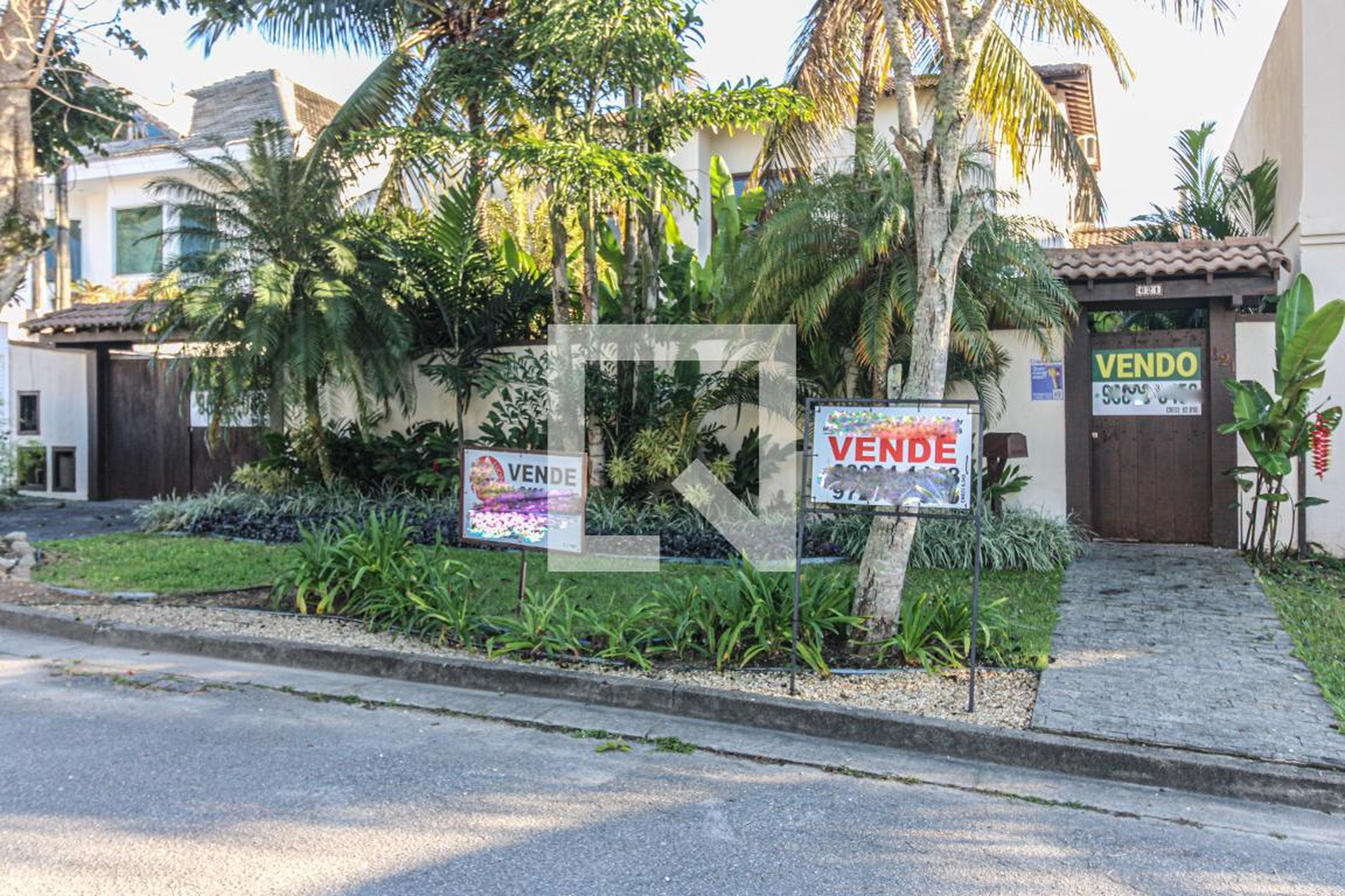 Fachada Condomínio em Rua Fernando de Santa Cruz, 621