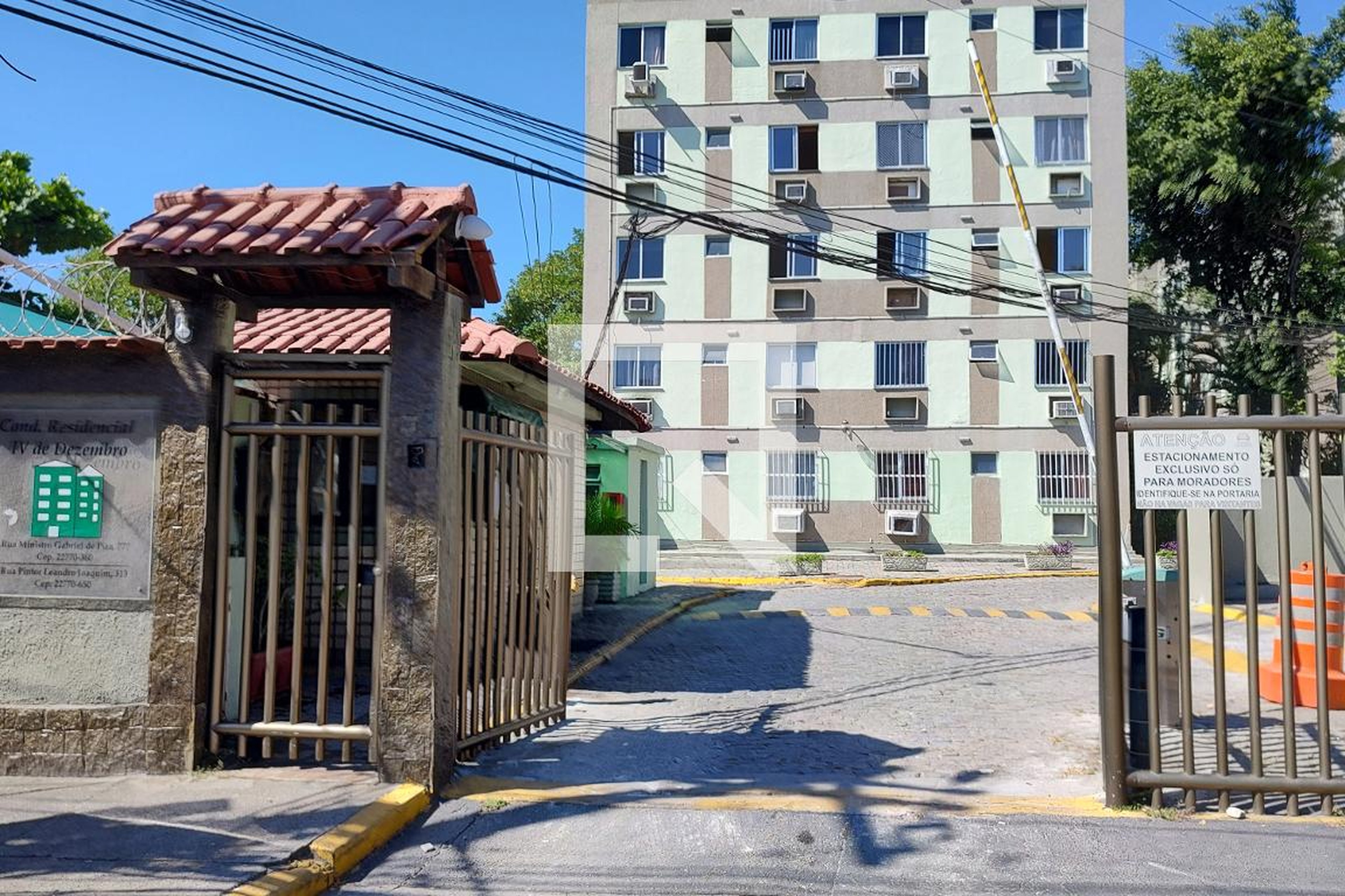 Fachada Condomínio em Rua Pintor Leandro Joaquim, 777