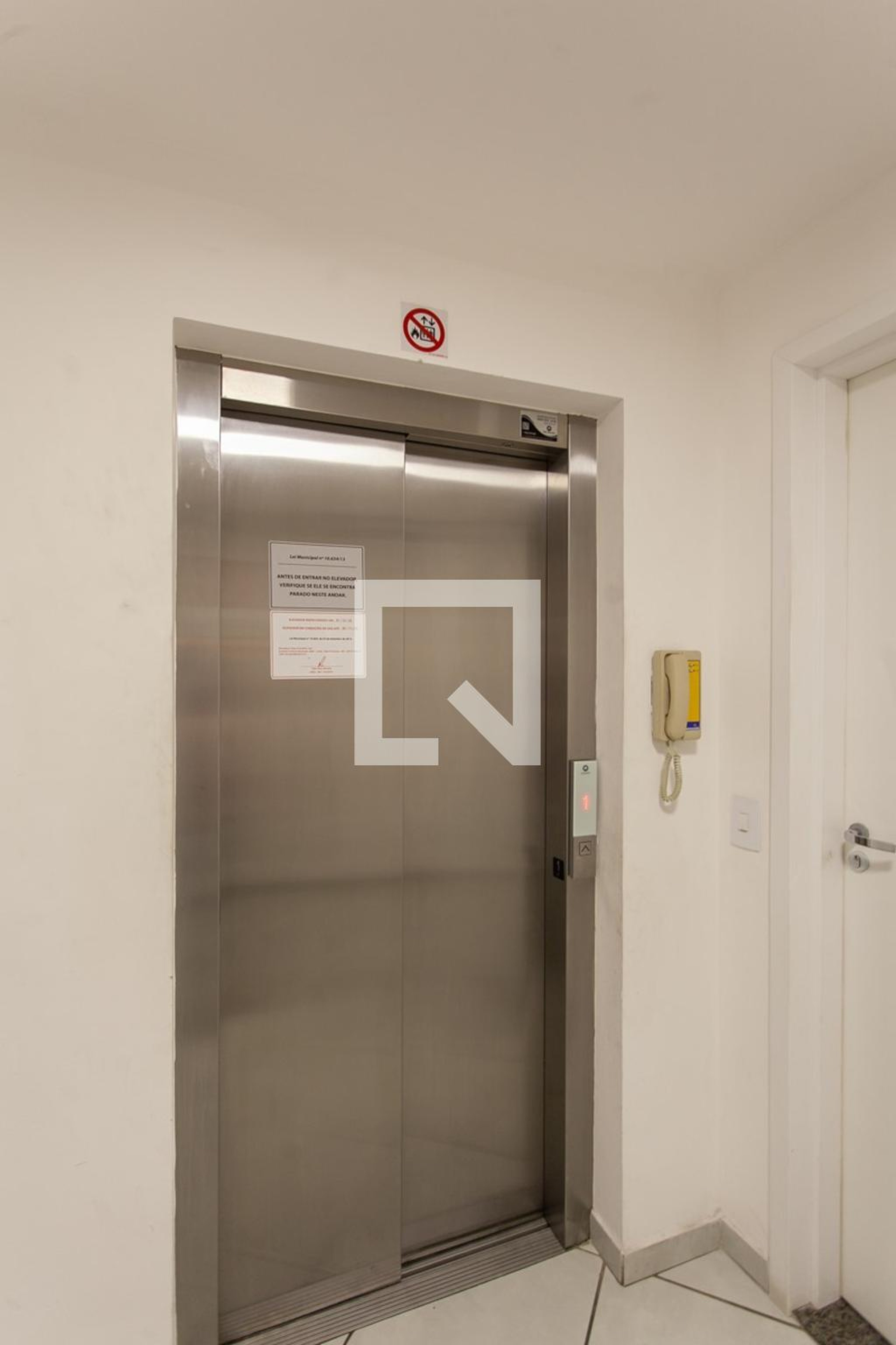 Elevador Condomínio em Rua do Cercado, 194