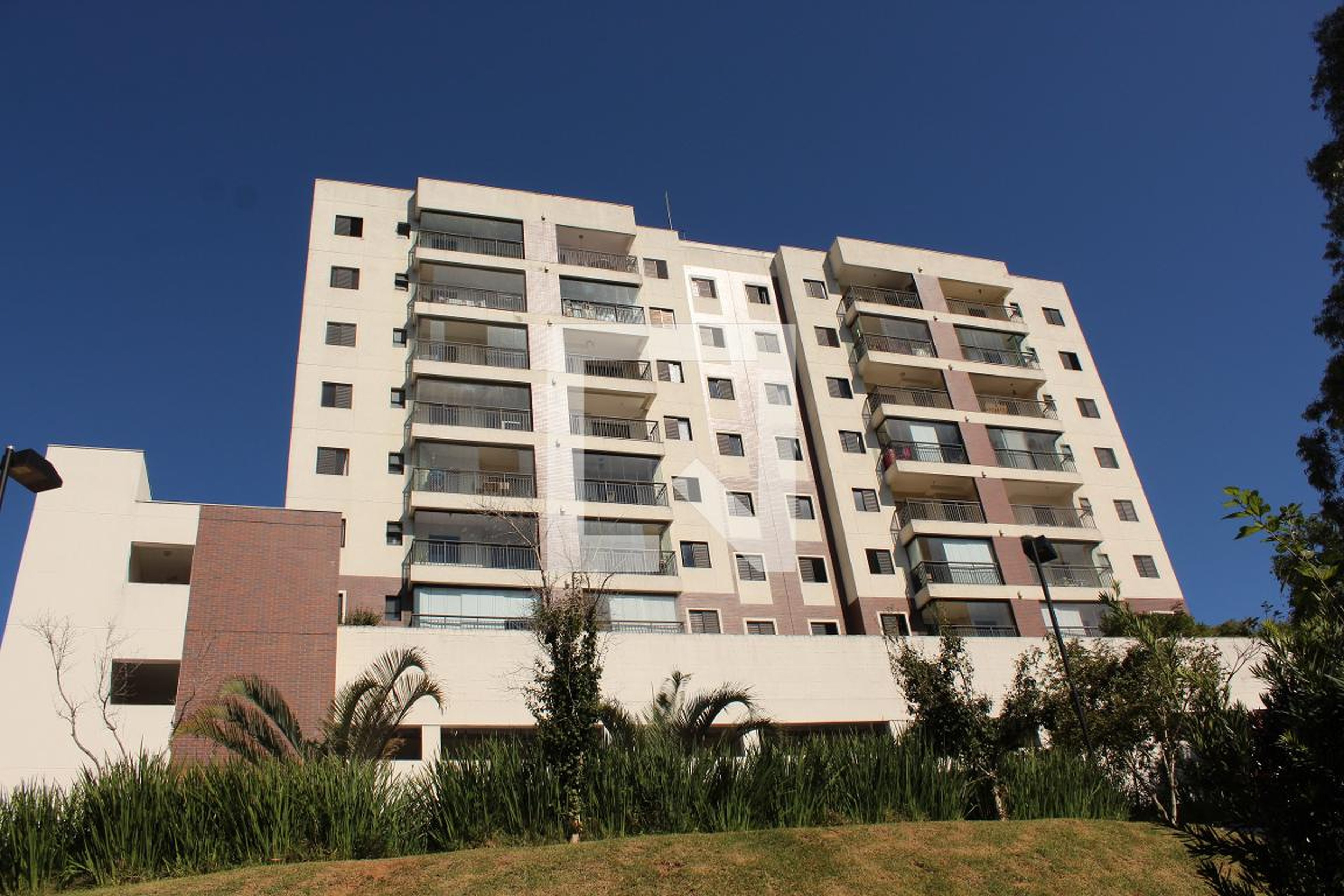 Fachada Condomínio Estilo Granja Viana