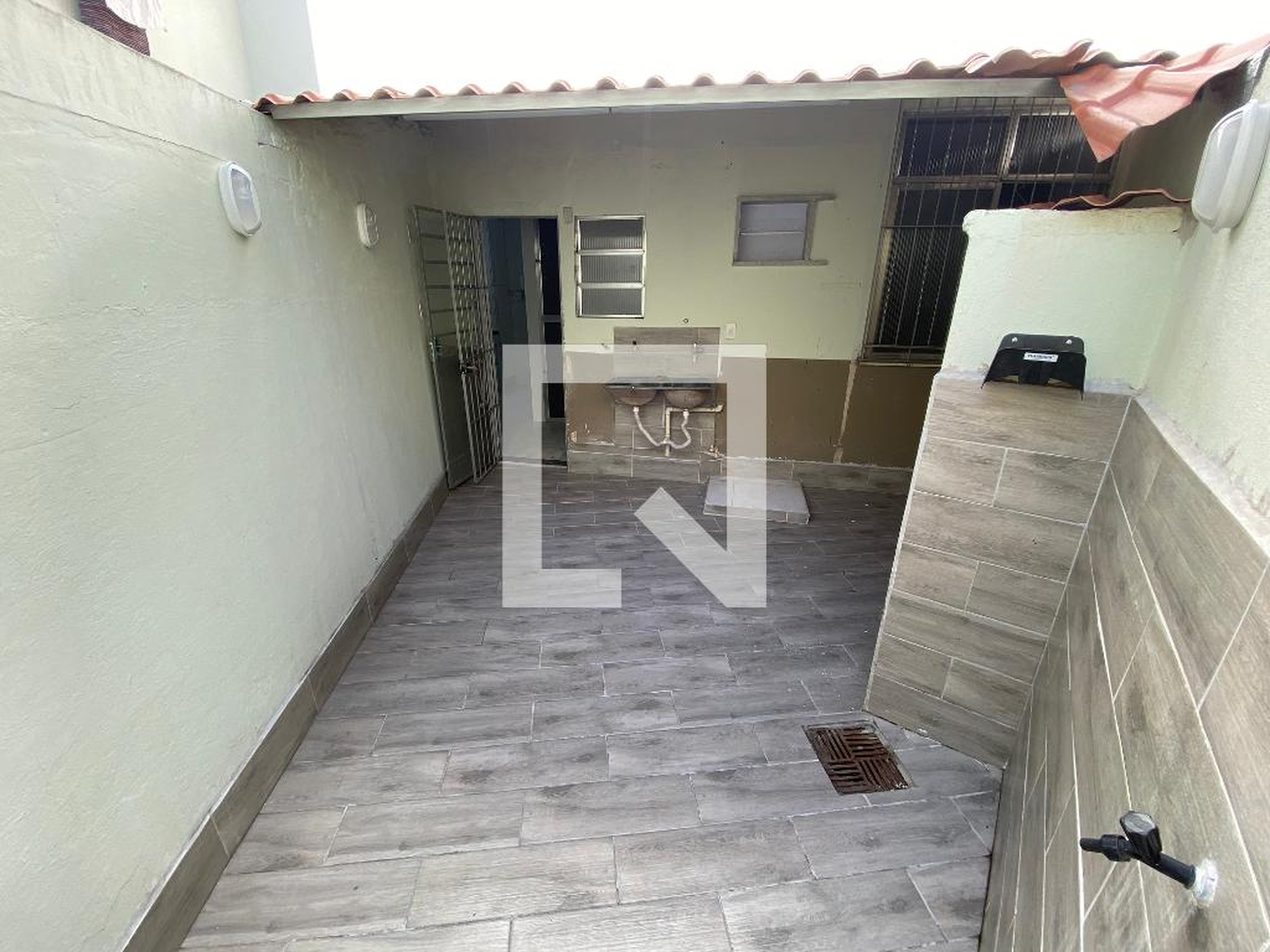 Área Externa - Carlos Gomes