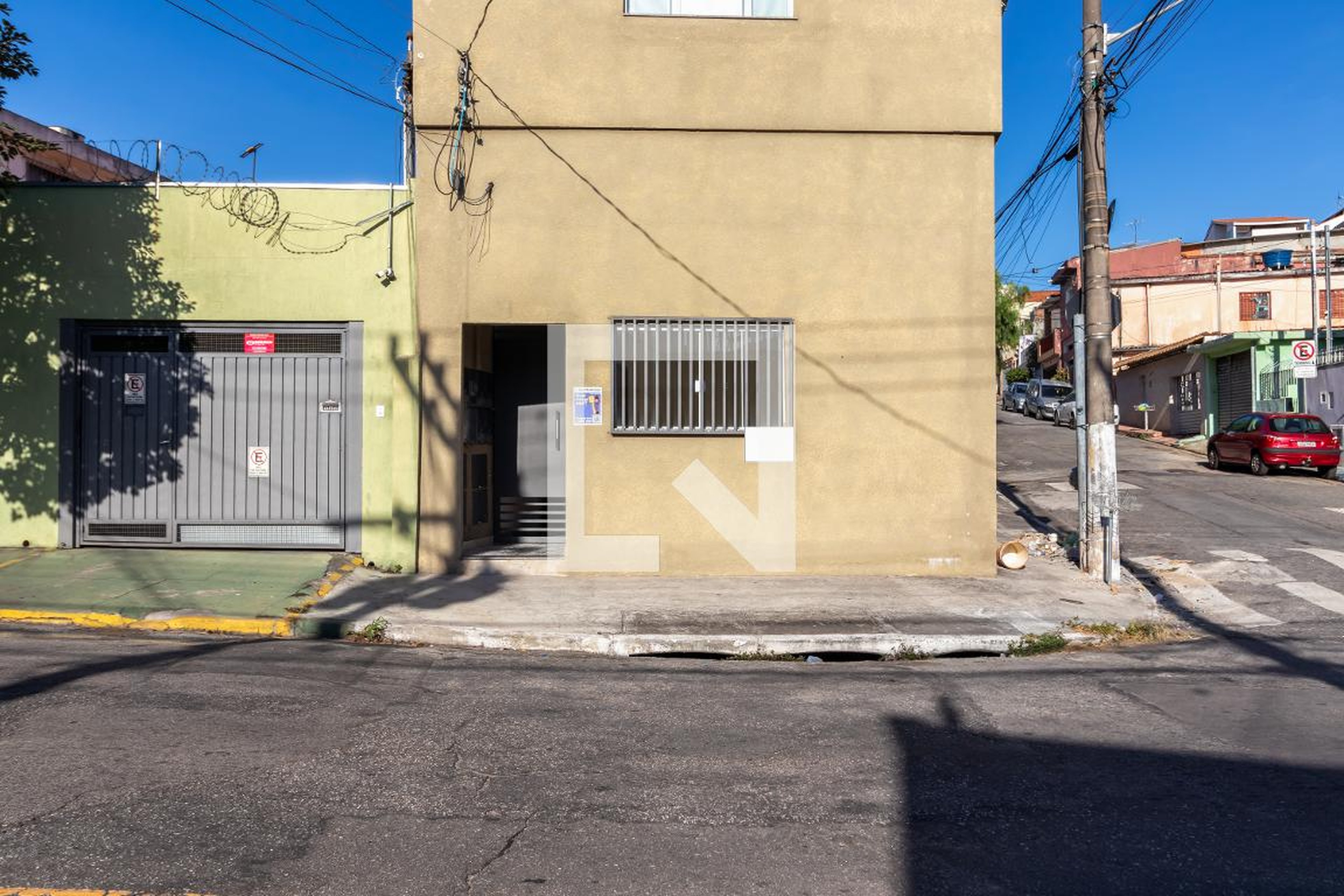 Fachada do Prédio Condomínio em Rua Ana Ribeiro, 218