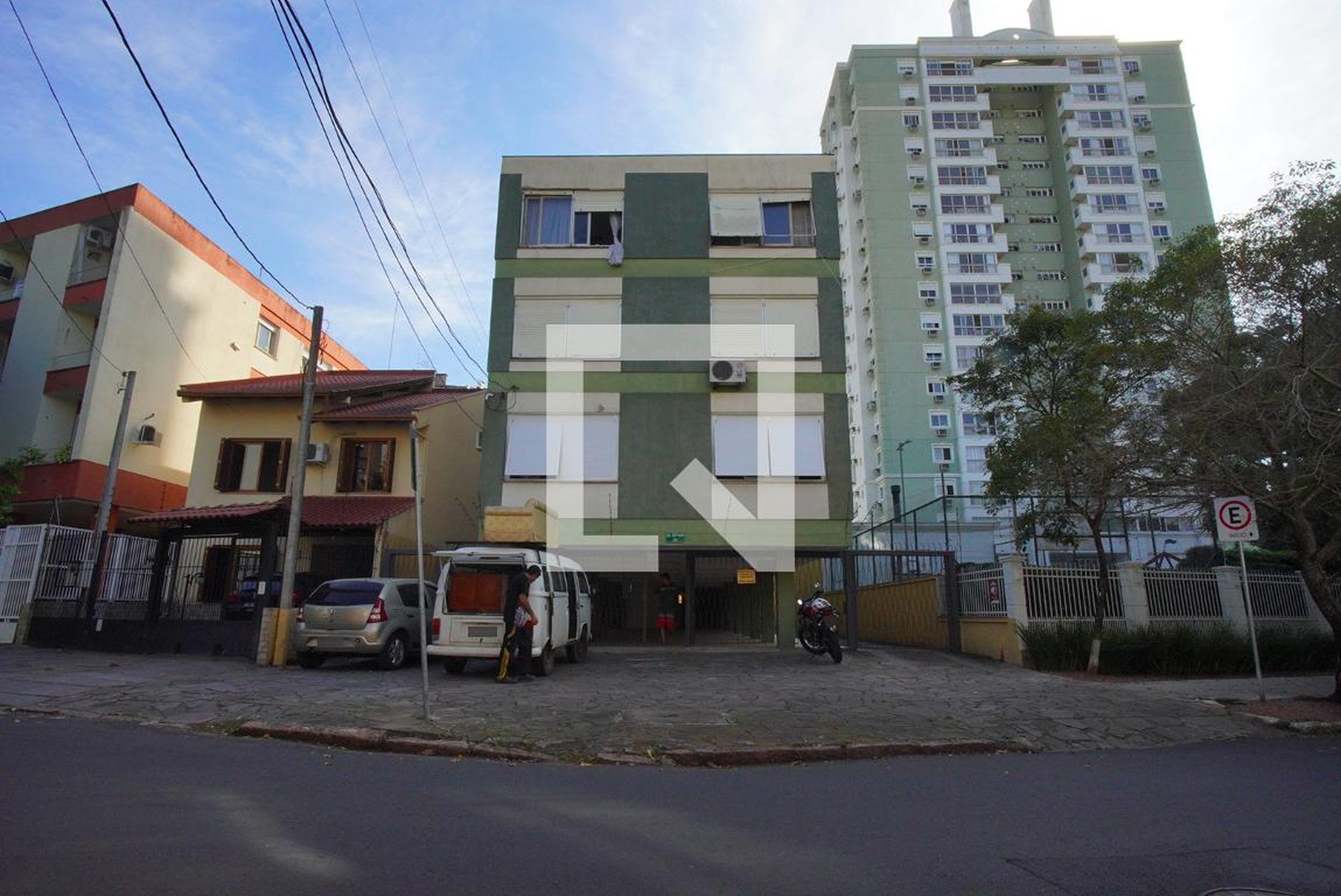 Fachada do Prédio Condomínio em Avenida Taquara, 304