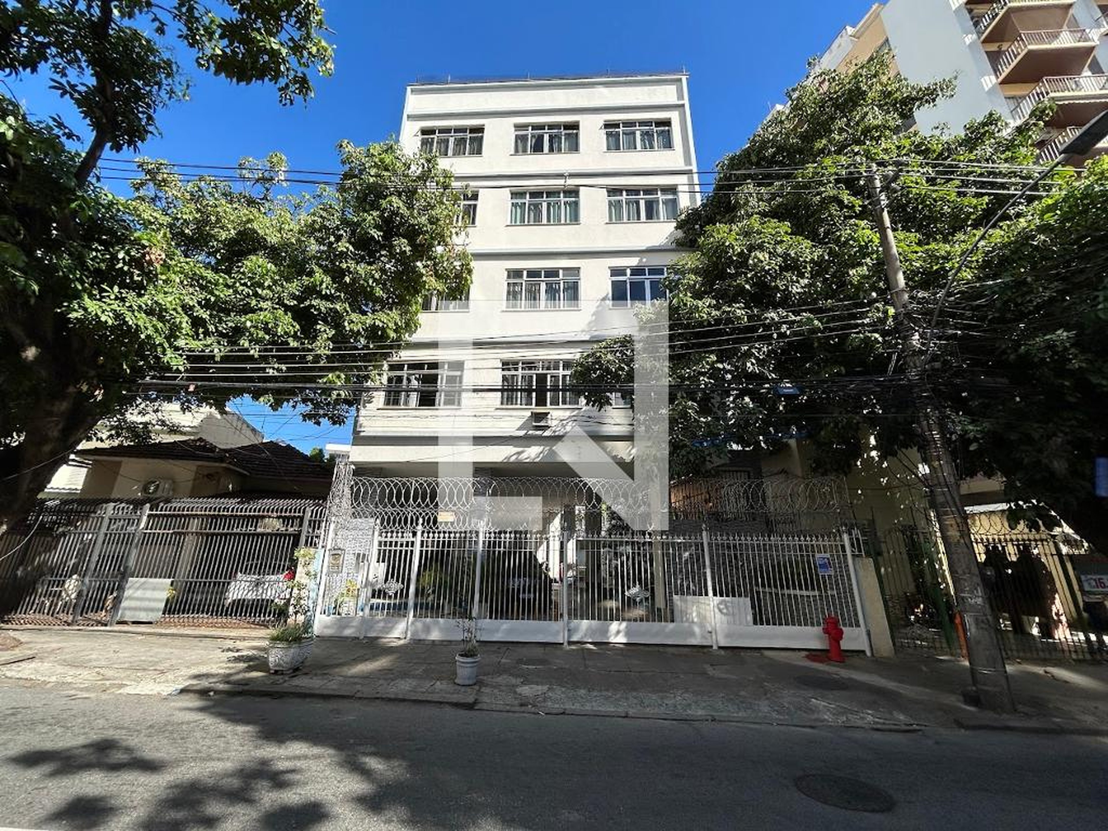 Fachada Condomínio em Rua Fábio Luz, 110