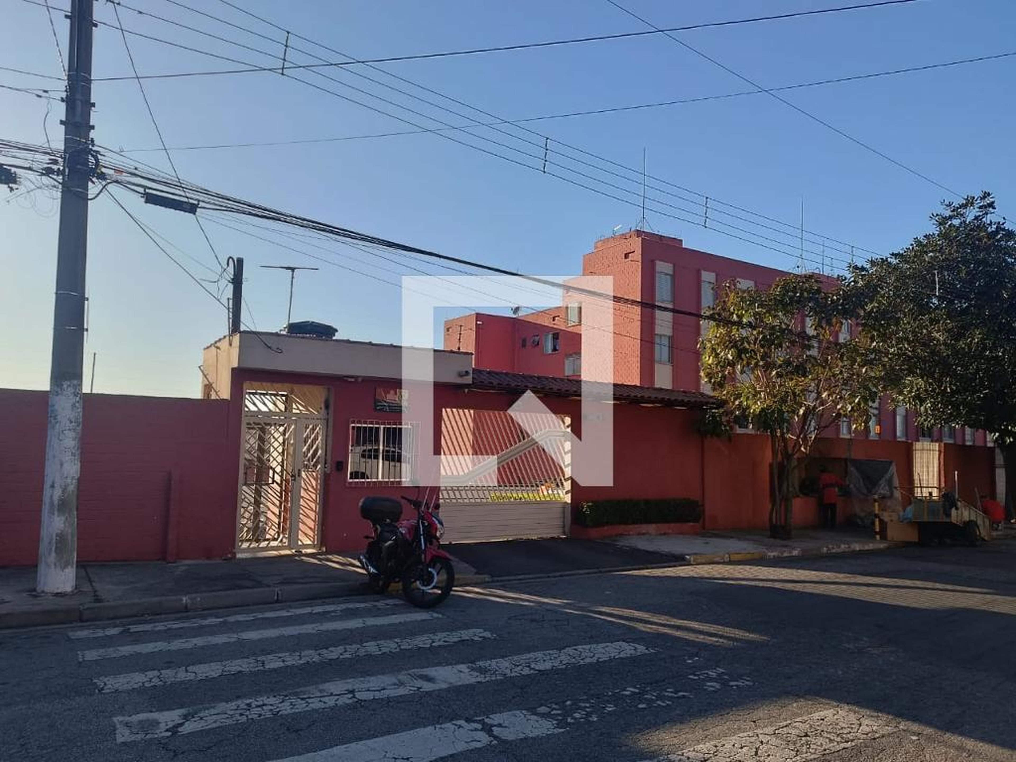 Fachada Condomínio em Rua Perseu, 127