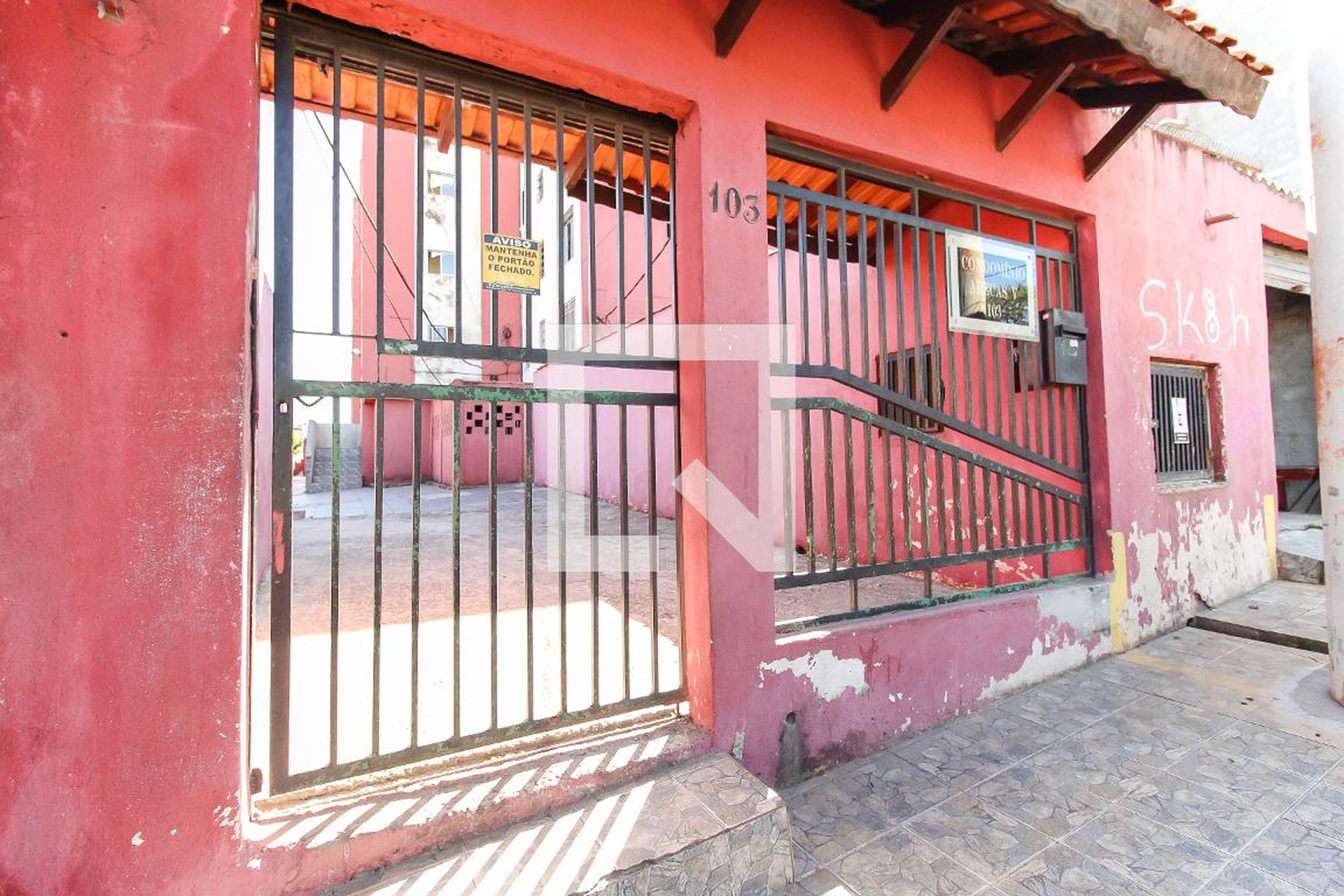 Fachada do Prédio Condomínio em Rua Anselmo Rodrigues, 103