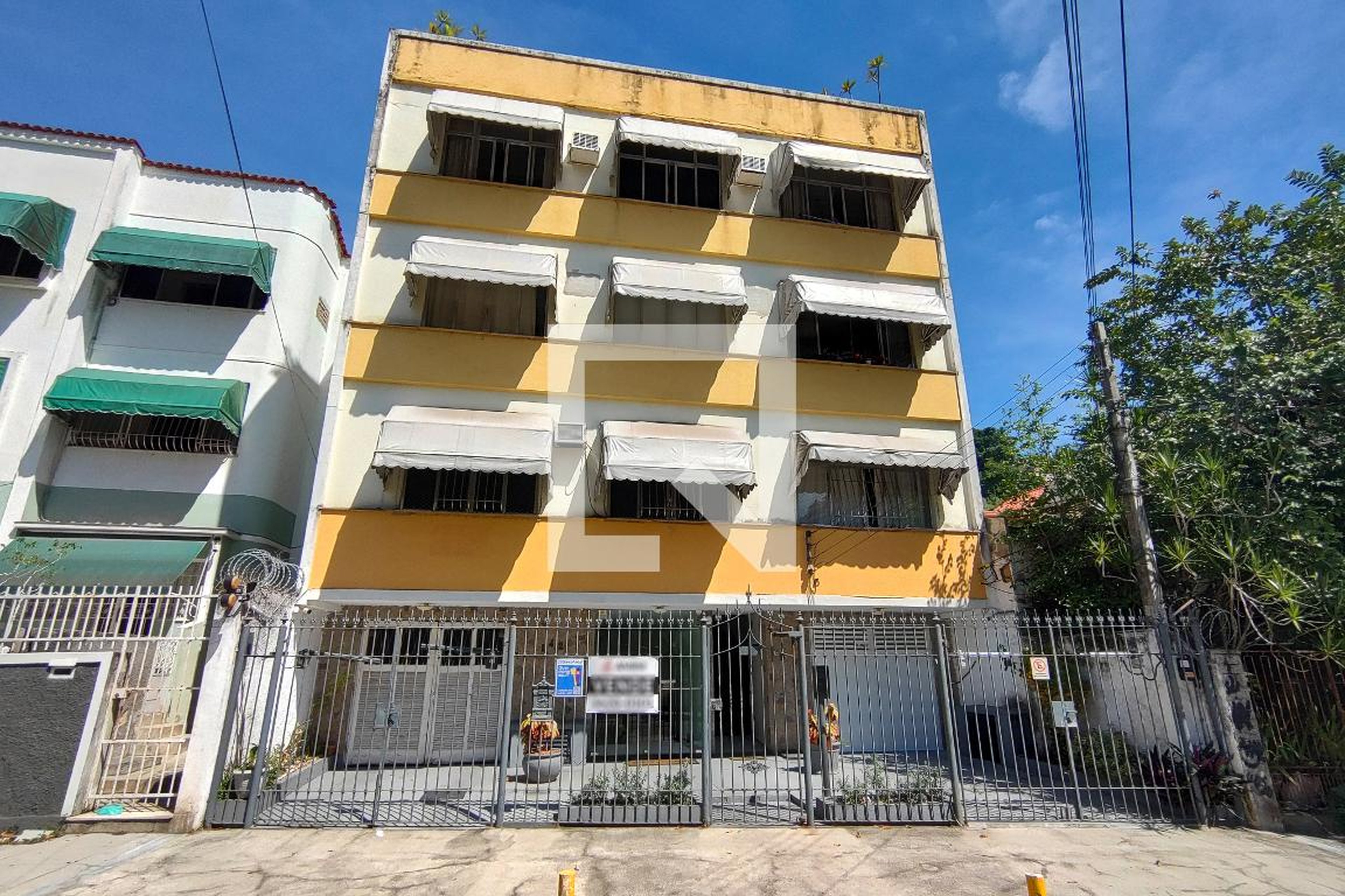 Fachada do Prédio Condomínio em R. Gen. Silvestre Rocha, 142